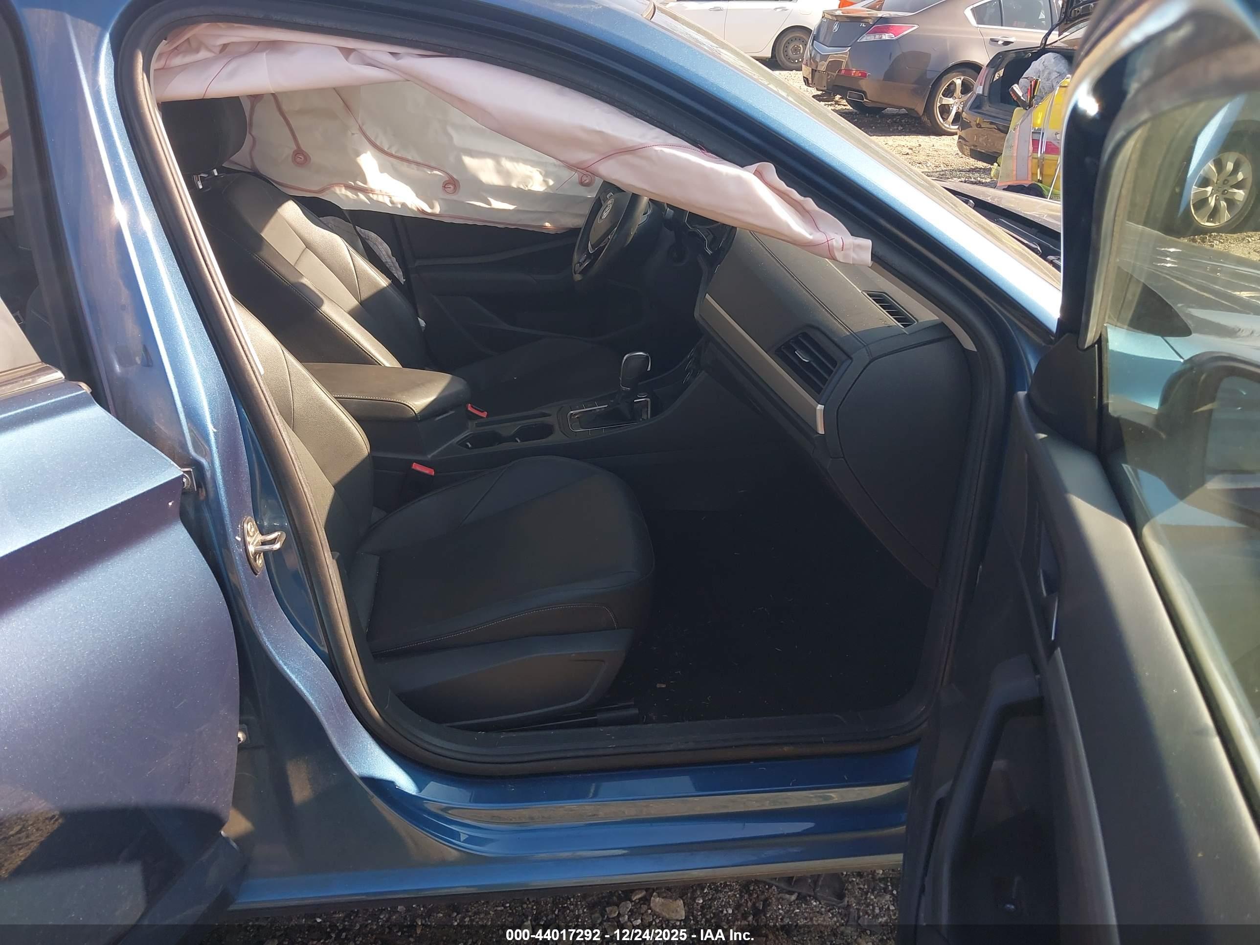 VOLKSWAGEN JETTA image 5