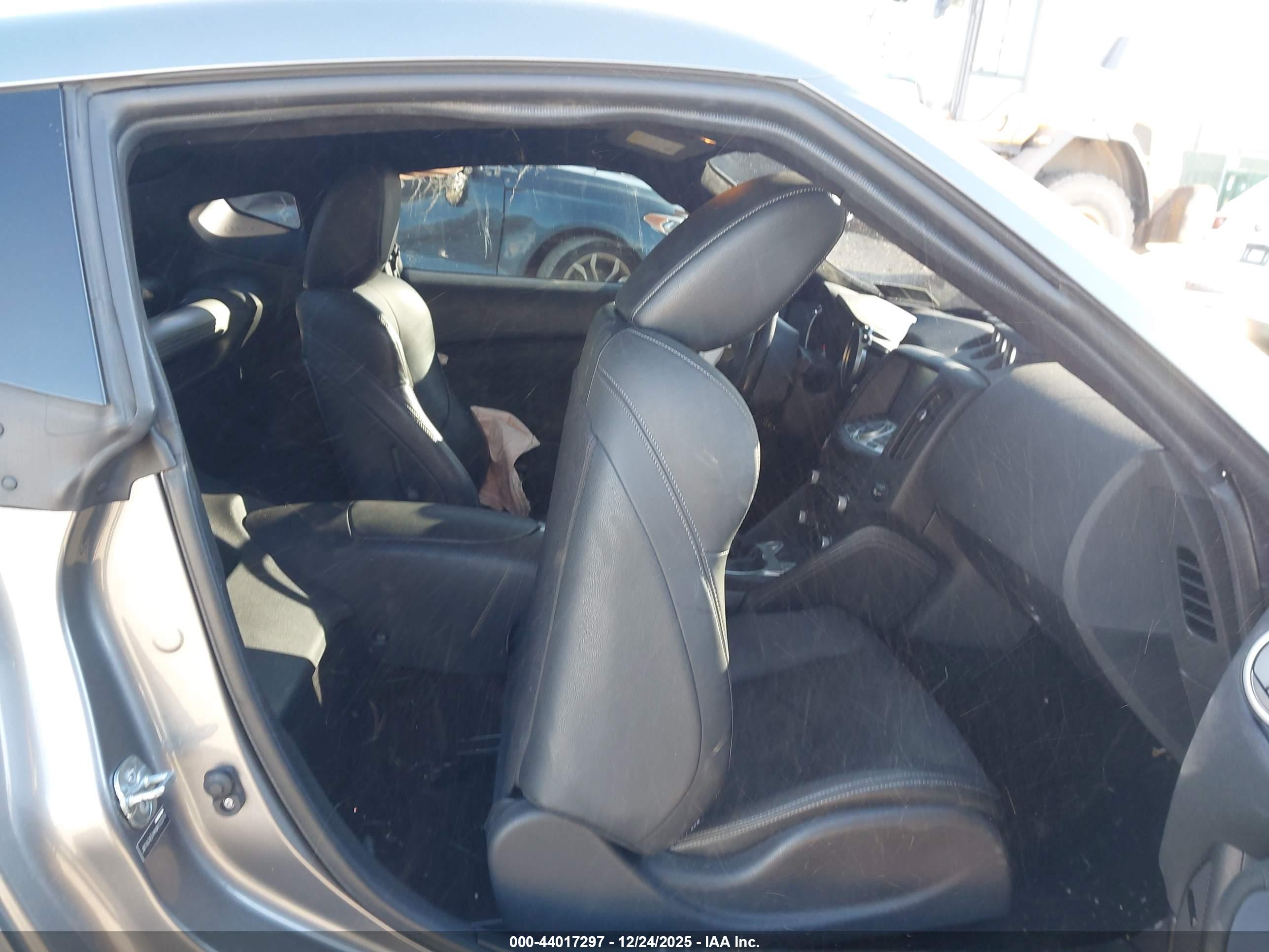 NISSAN 370Z image 5
