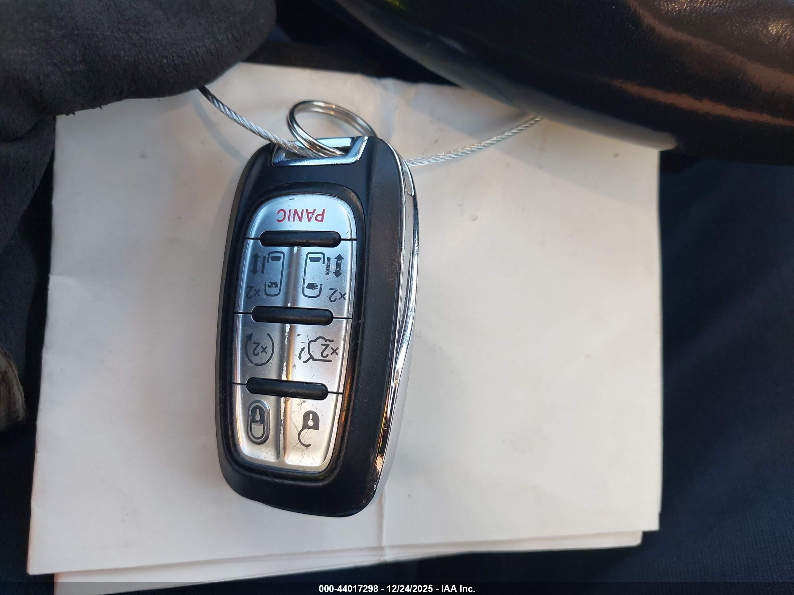 CHRYSLER PACIFICA image 11