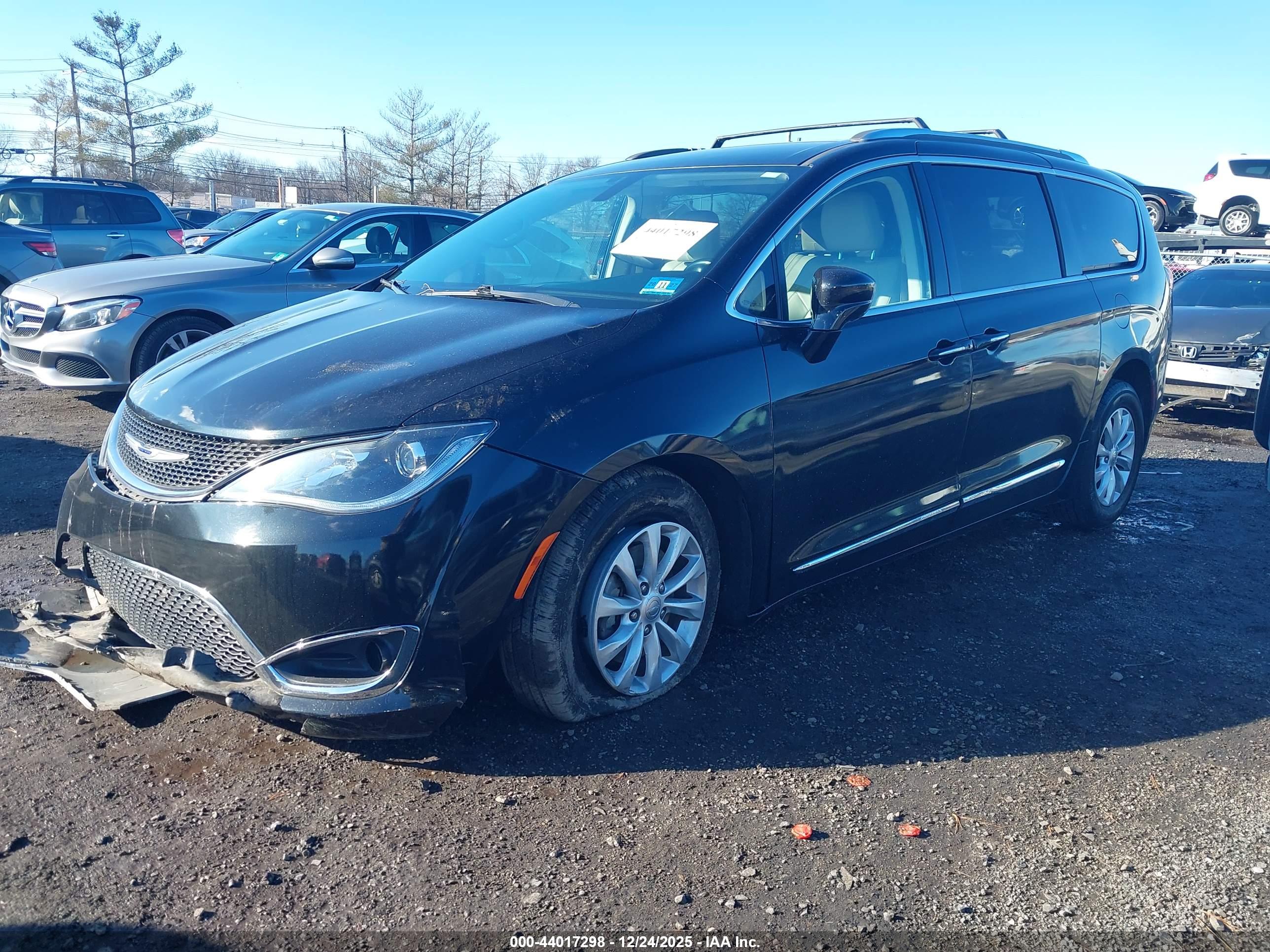 CHRYSLER PACIFICA image 2