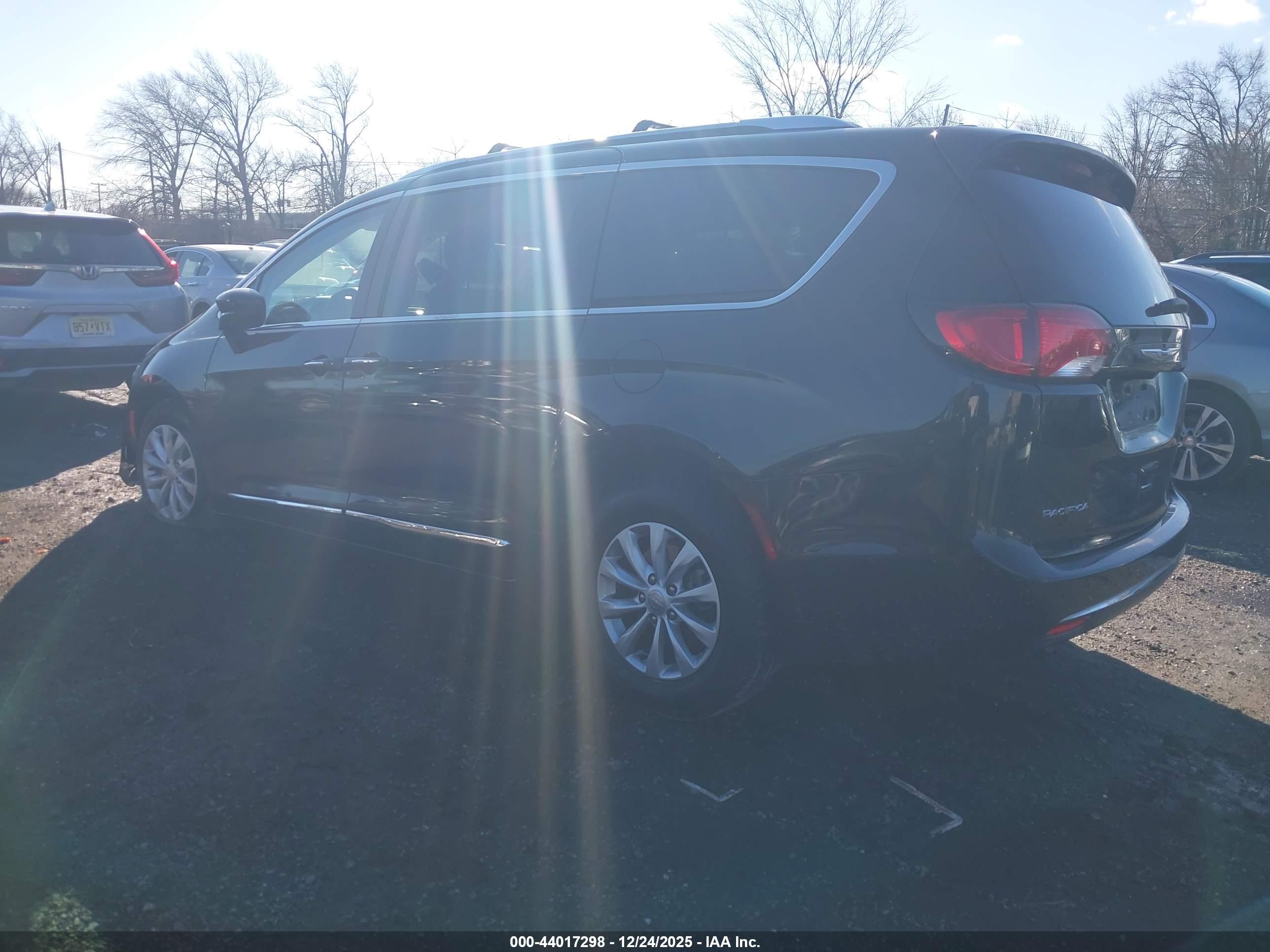 CHRYSLER PACIFICA image 3
