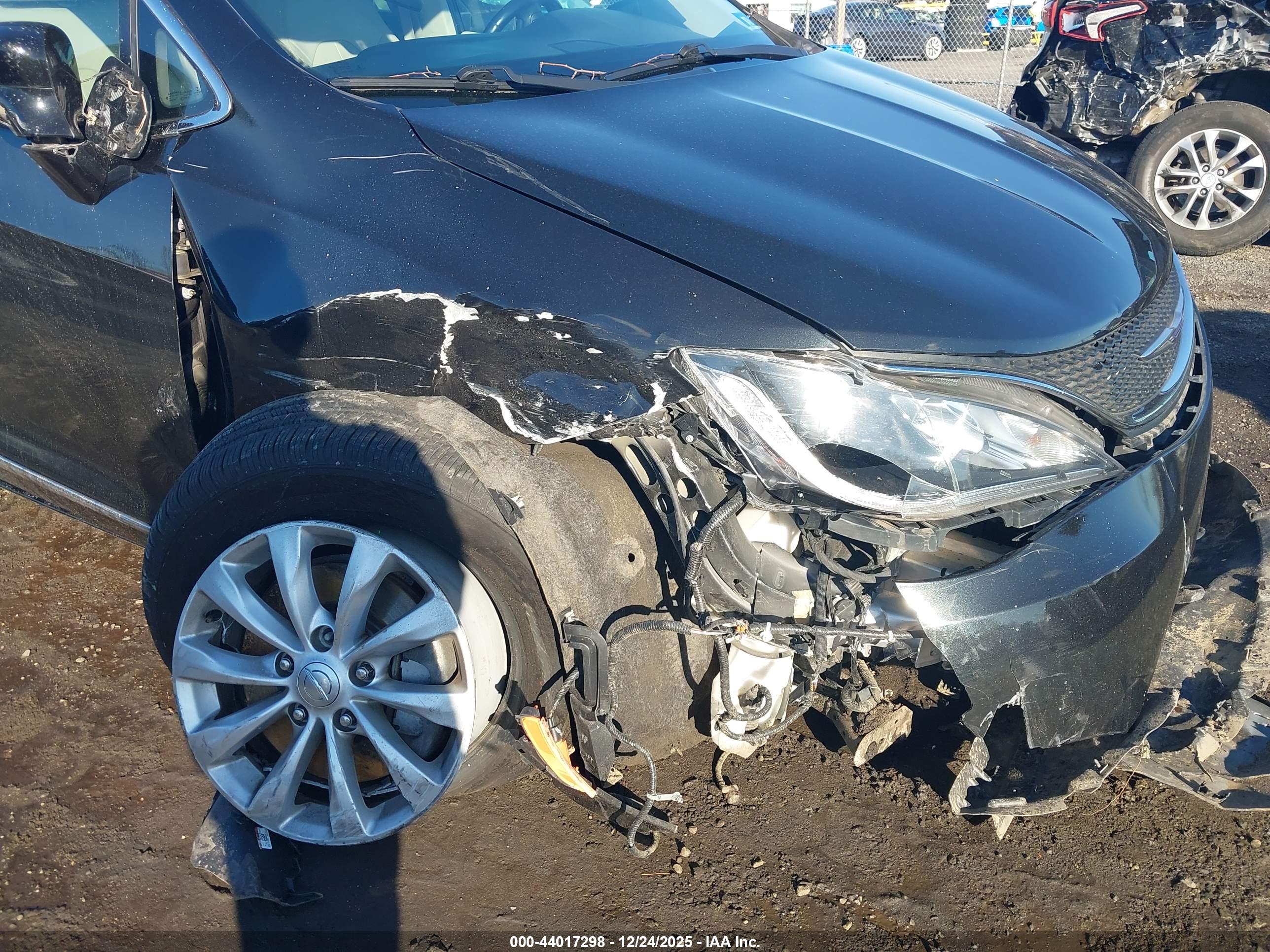 CHRYSLER PACIFICA image 6