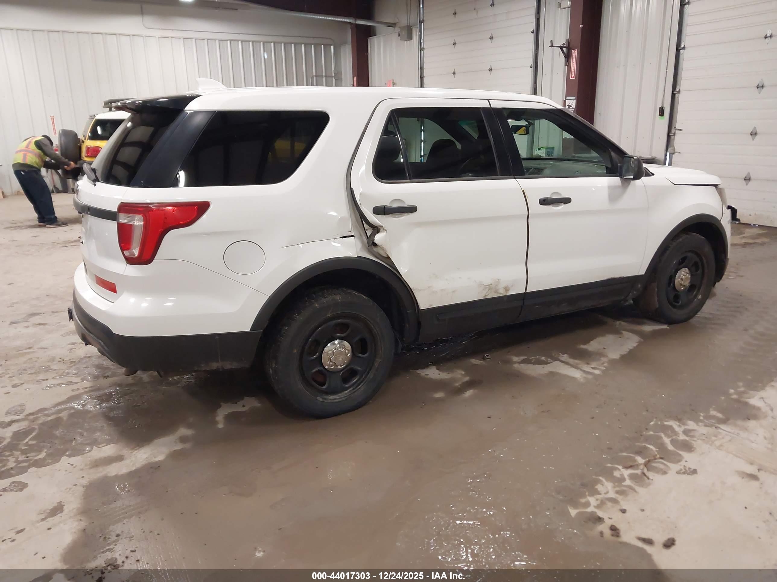 FORD UTILITY image 4