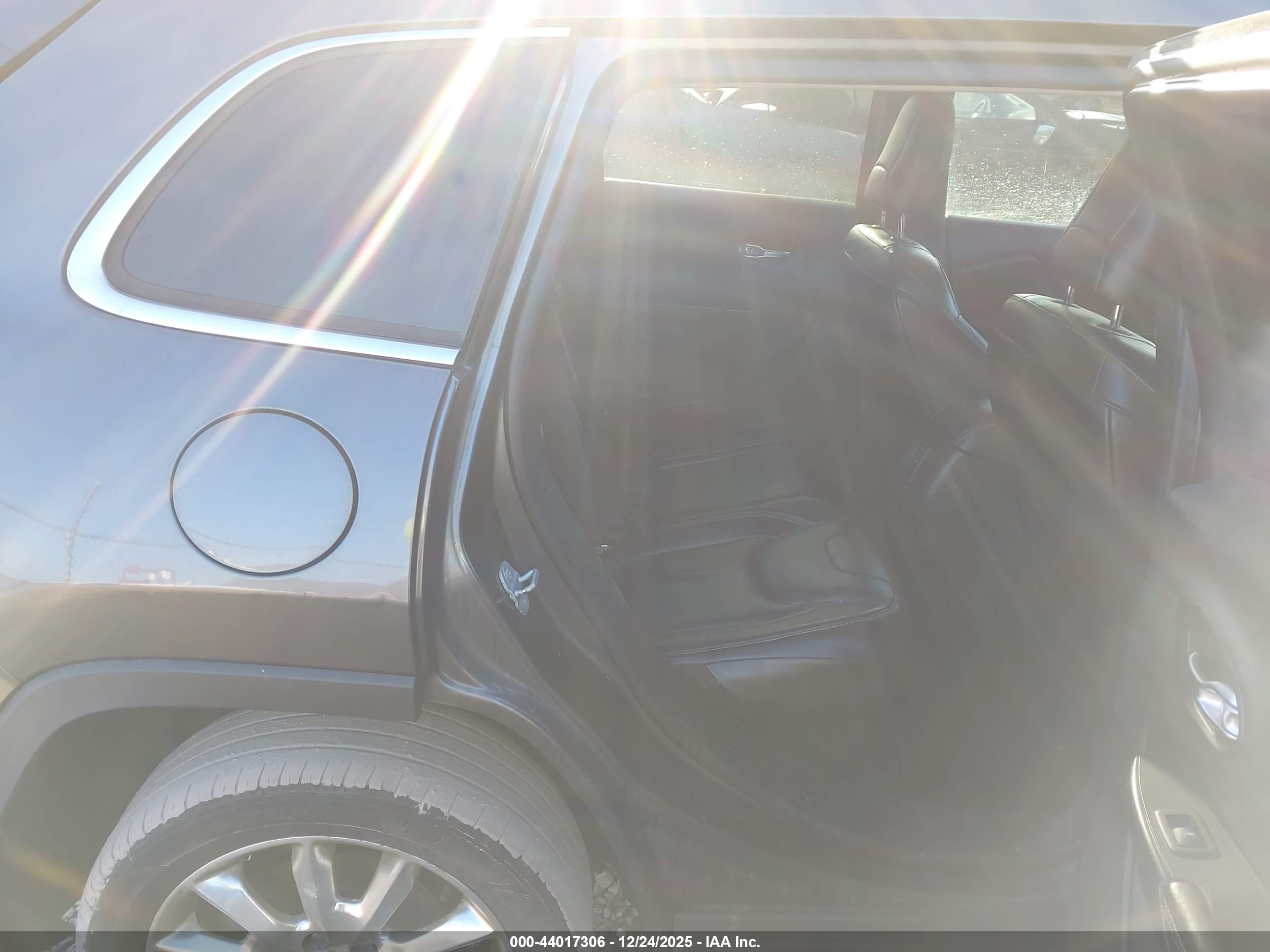 JEEP CHEROKEE image 8