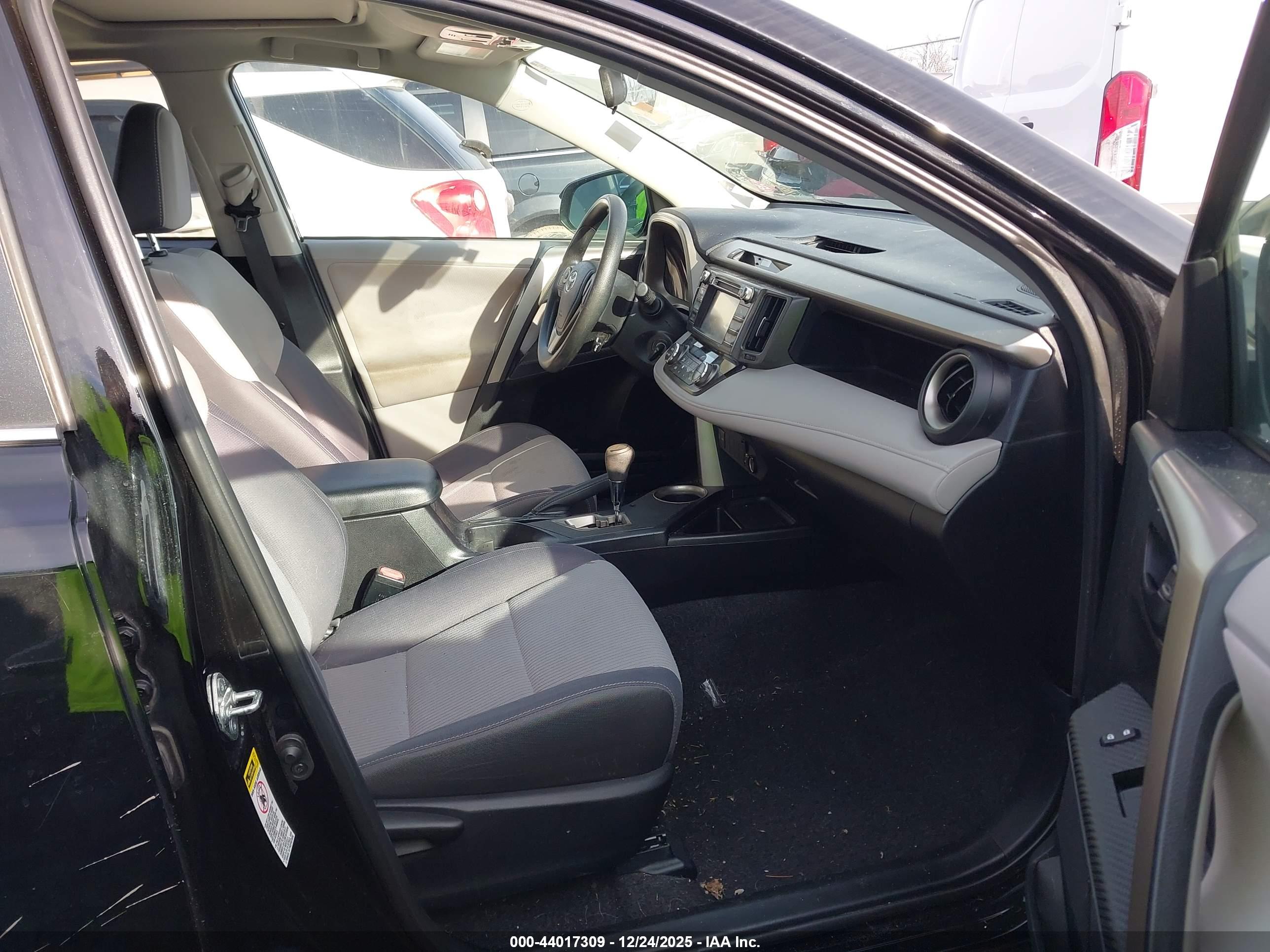TOYOTA RAV4 image 5