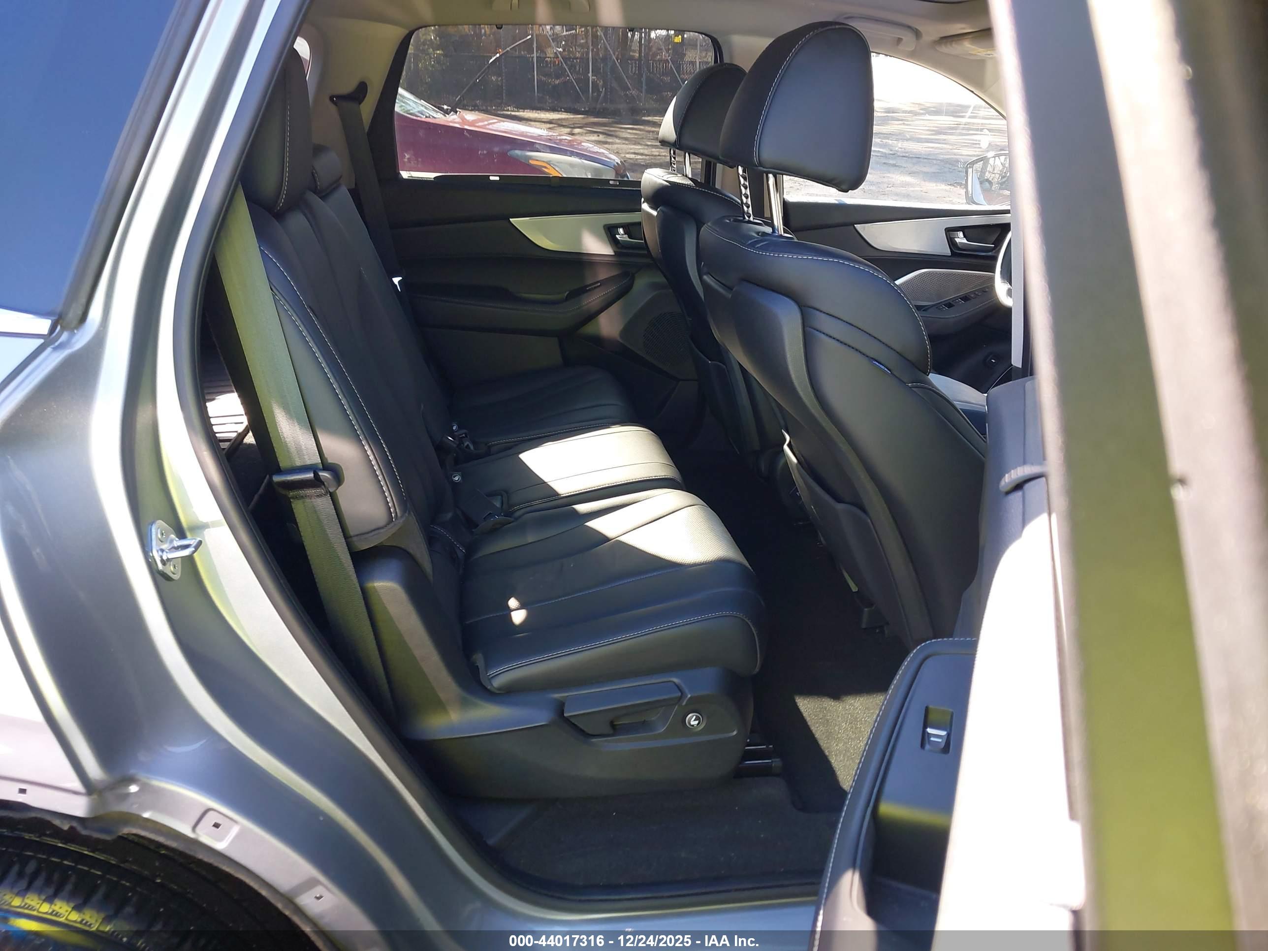 ACURA MDX image 8