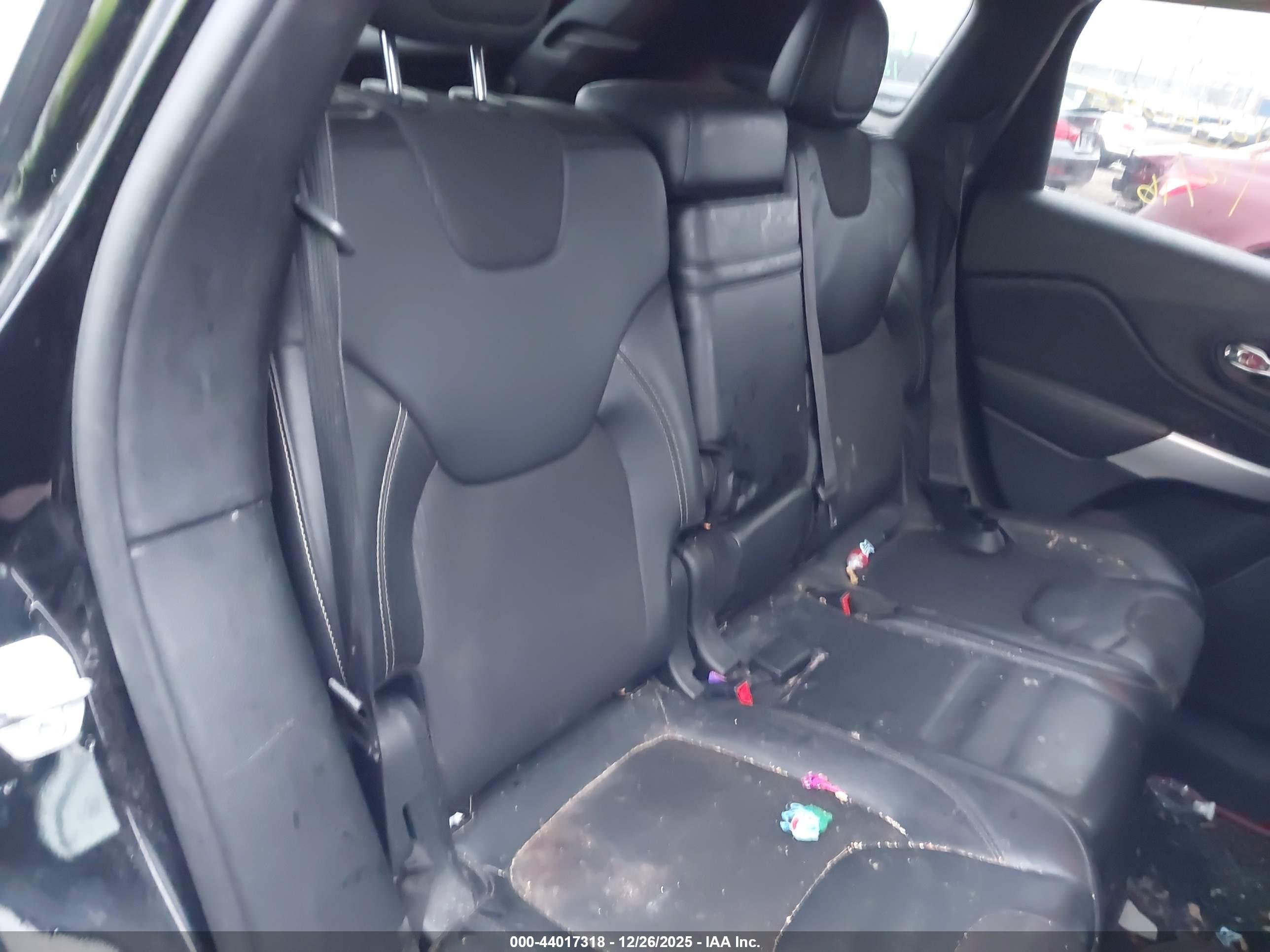 JEEP CHEROKEE image 8