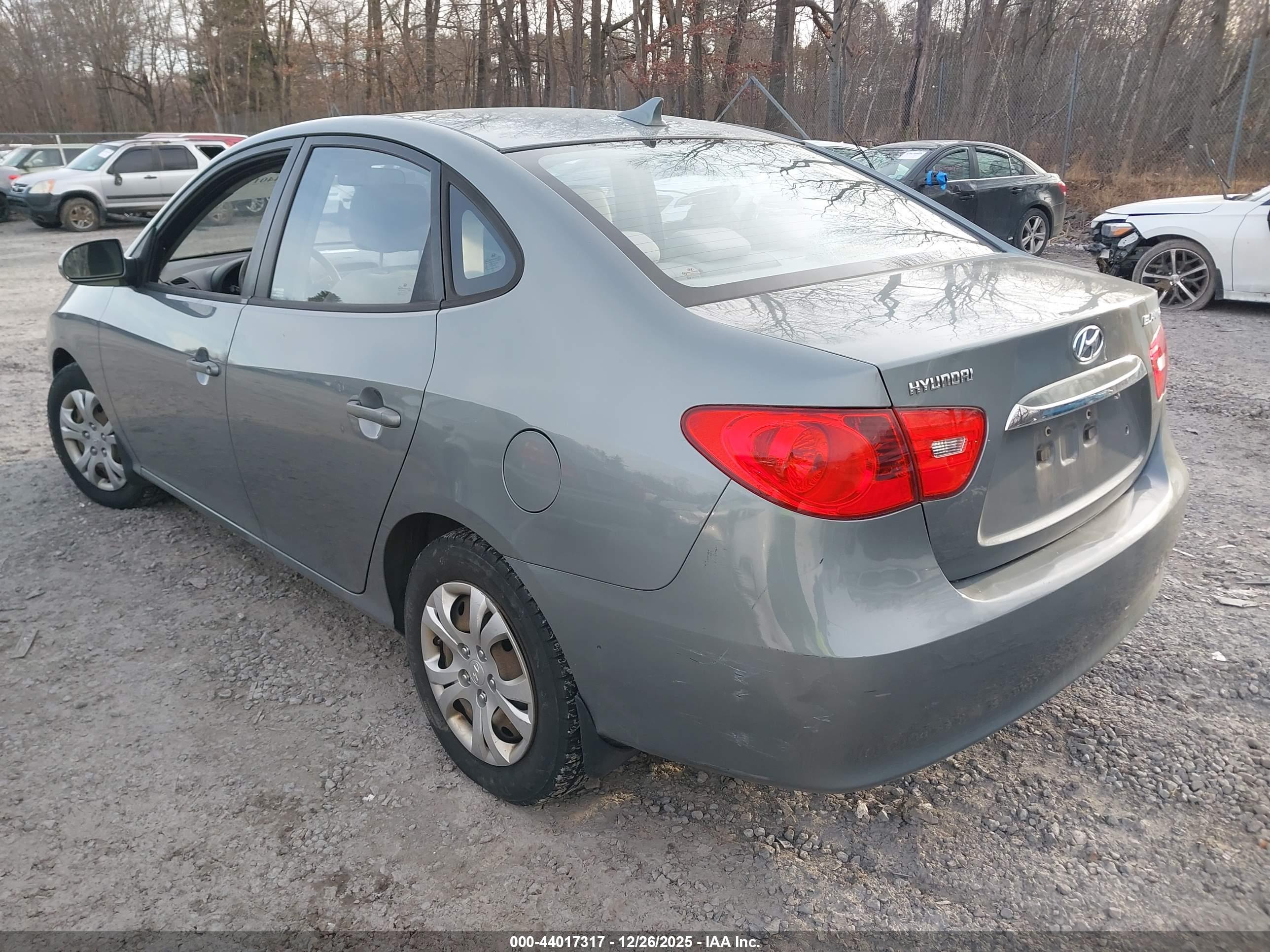 HYUNDAI ELANTRA image 3