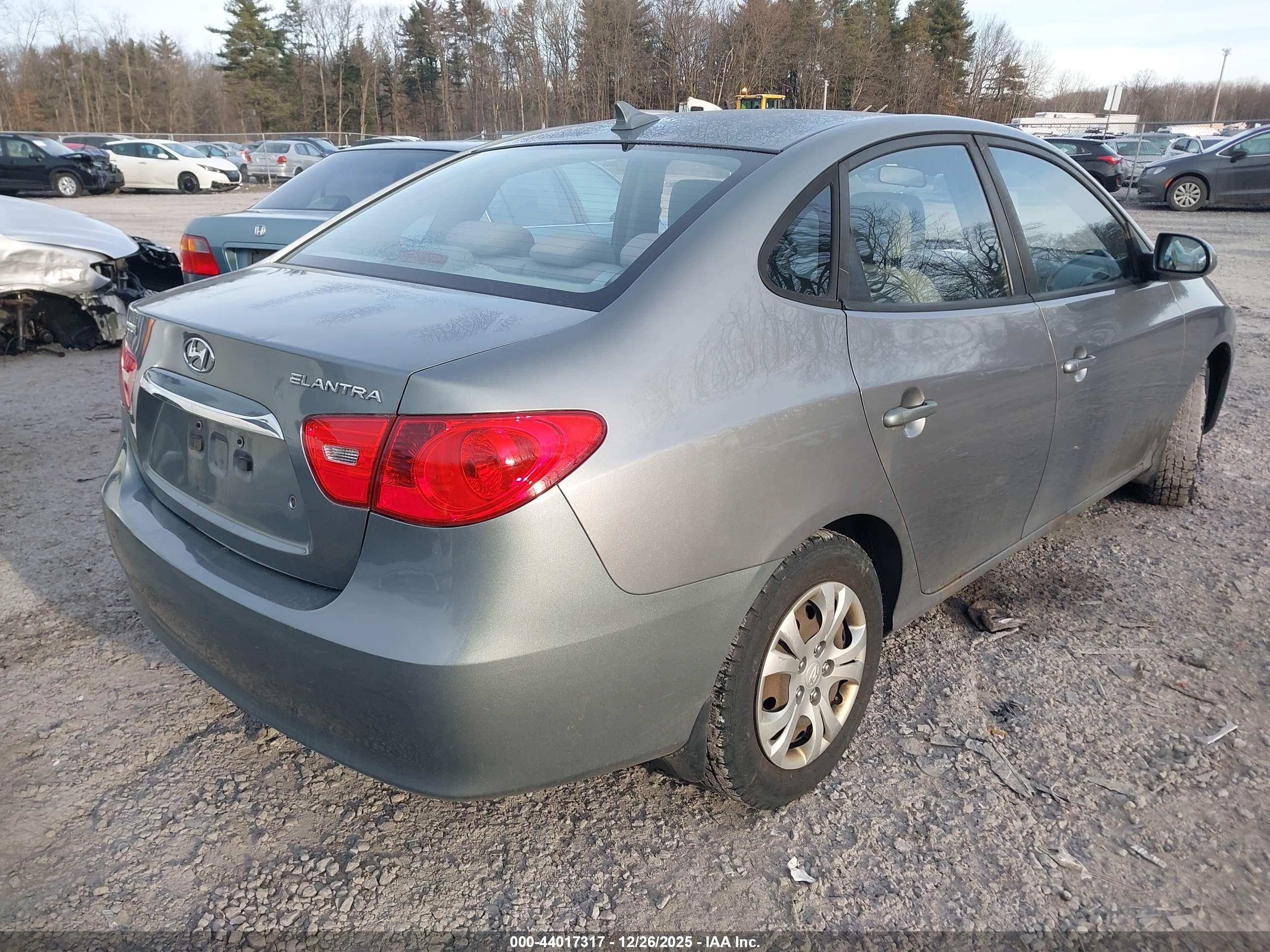 HYUNDAI ELANTRA image 4