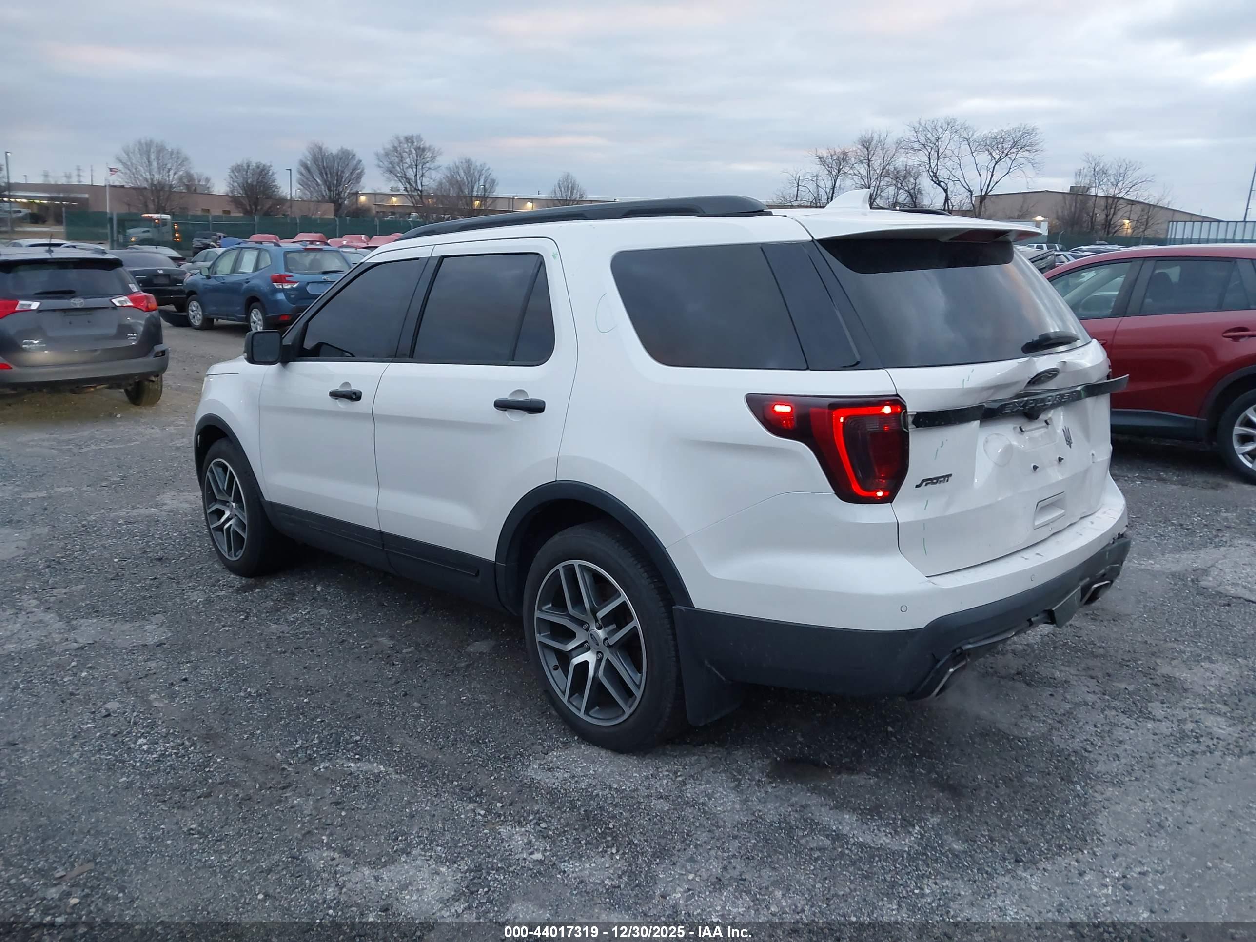 FORD EXPLORER image 3