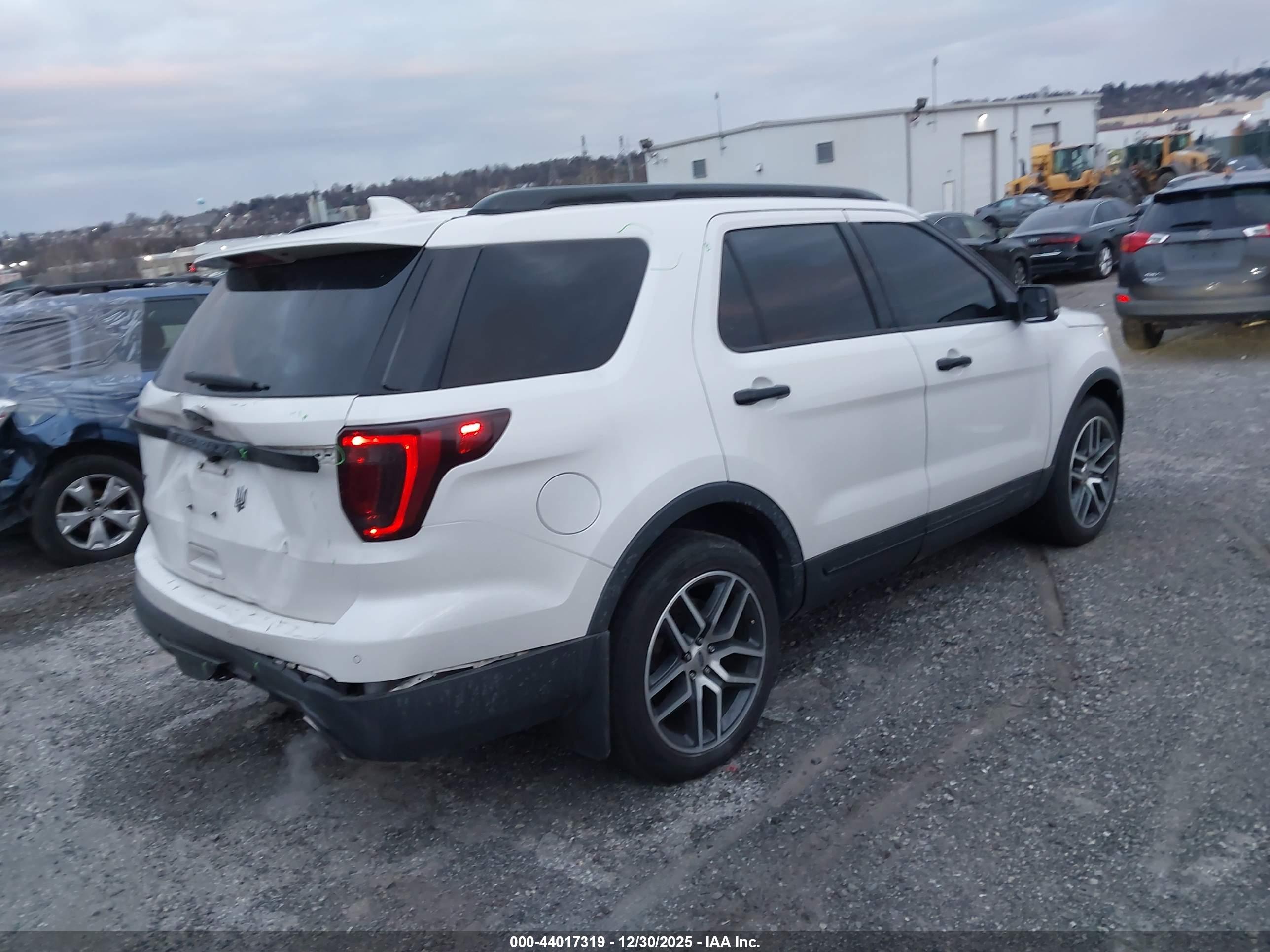 FORD EXPLORER image 4