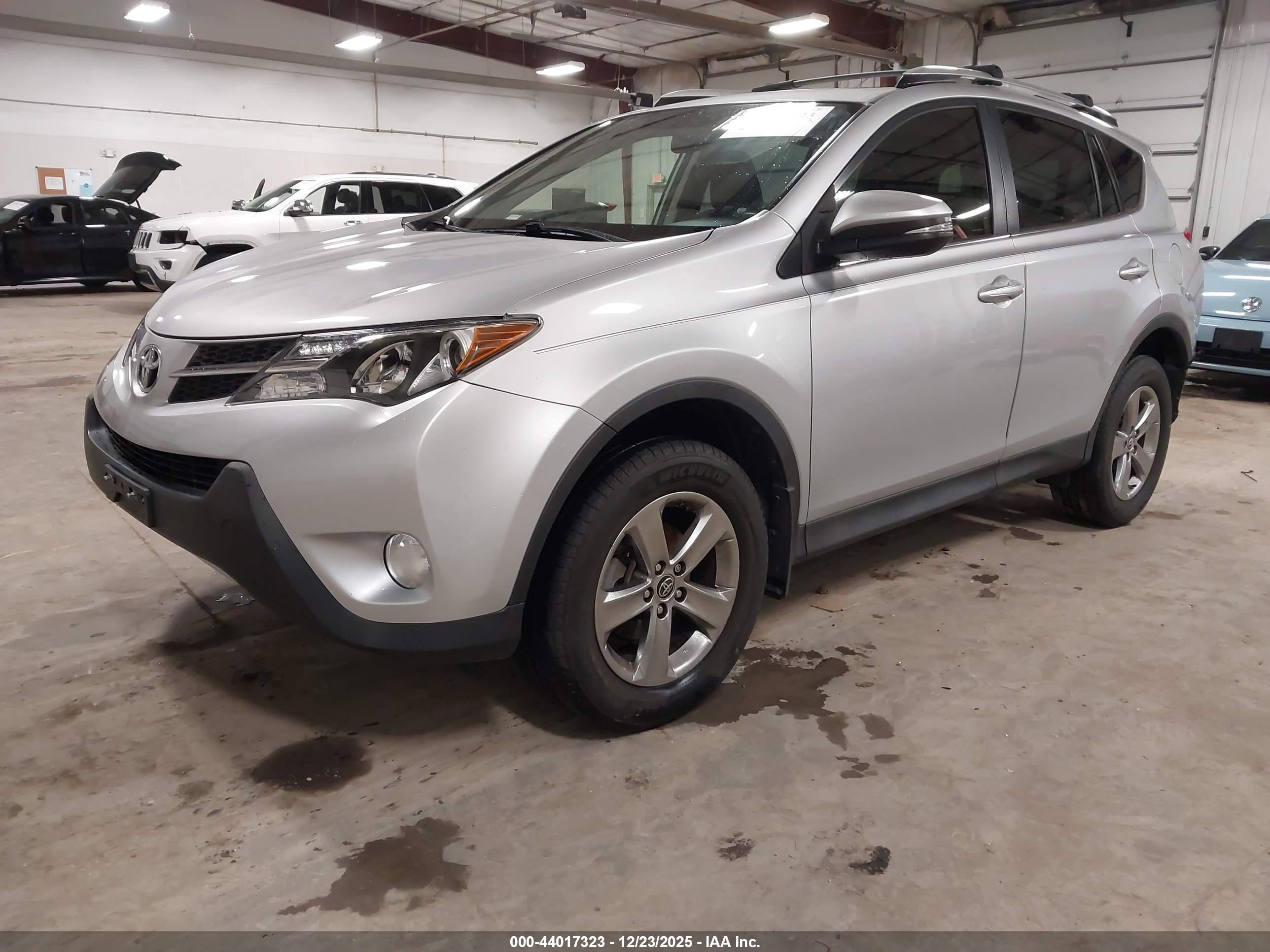 TOYOTA RAV4 image 2