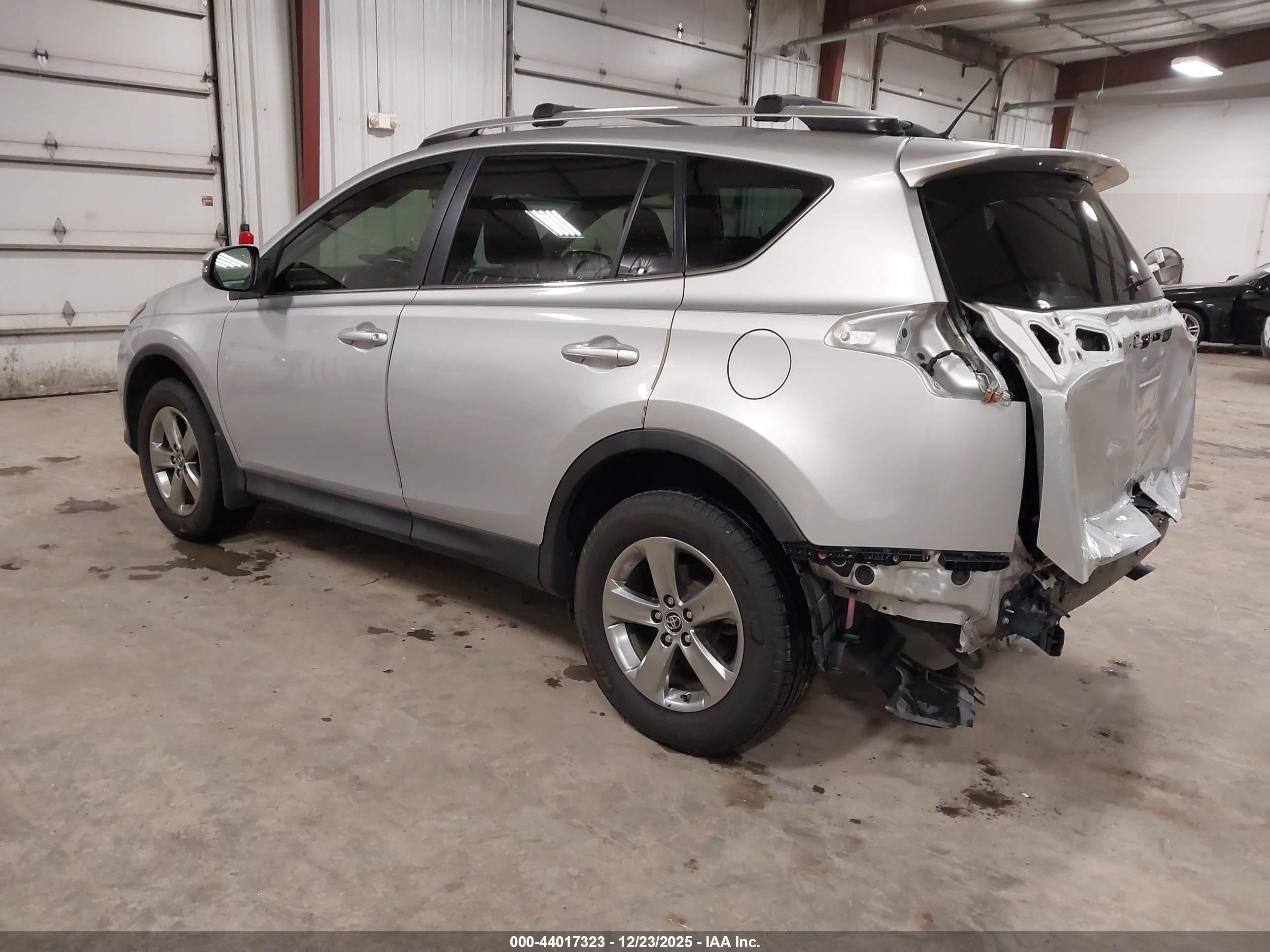 TOYOTA RAV4 image 3