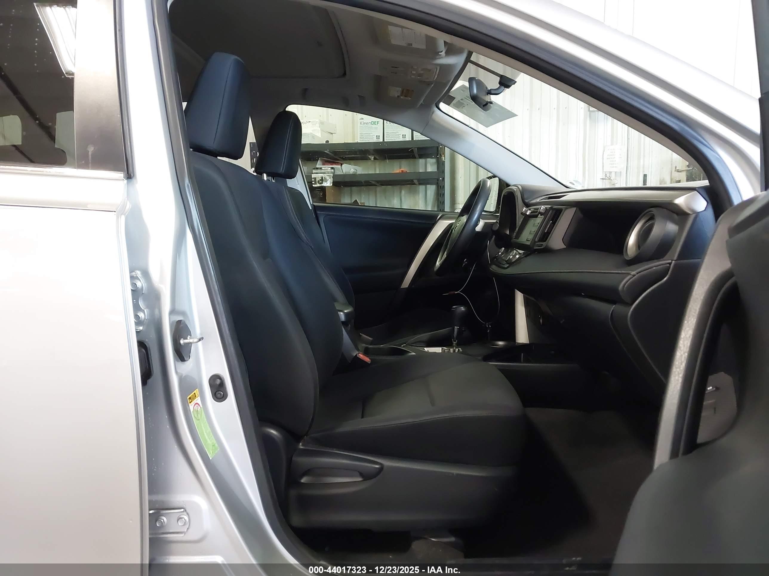 TOYOTA RAV4 image 5