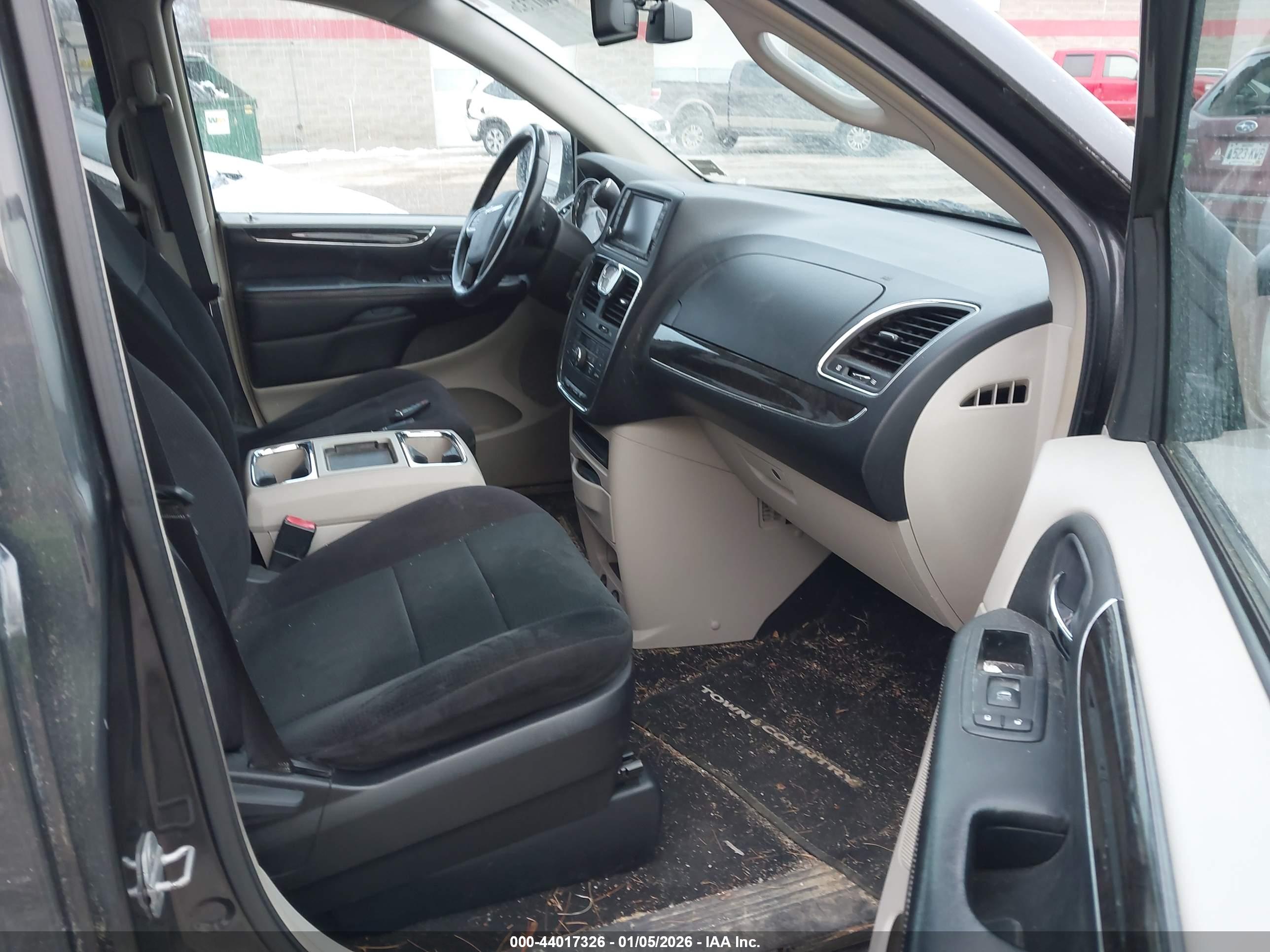 CHRYSLER TOWN image 5