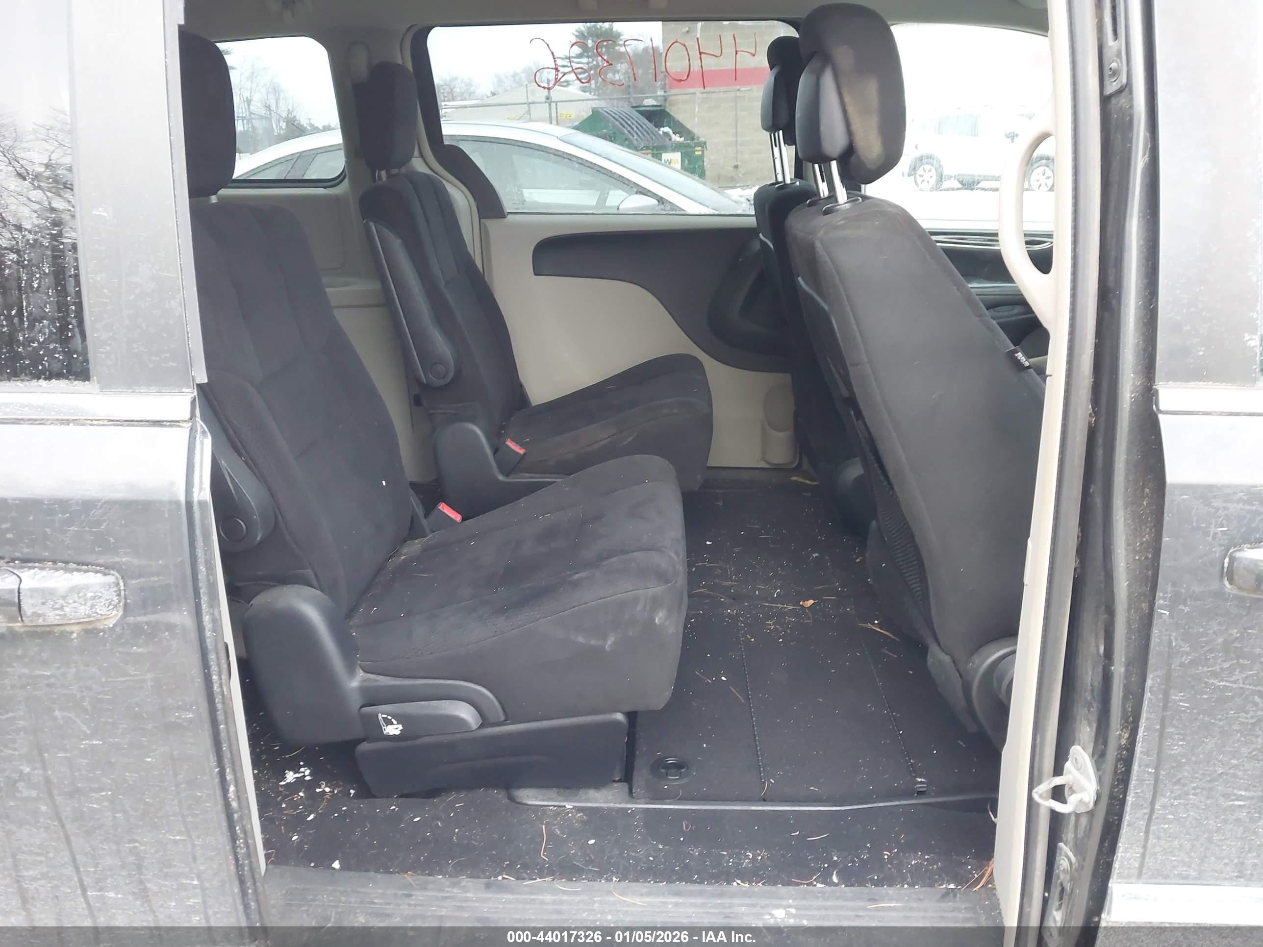 CHRYSLER TOWN image 8