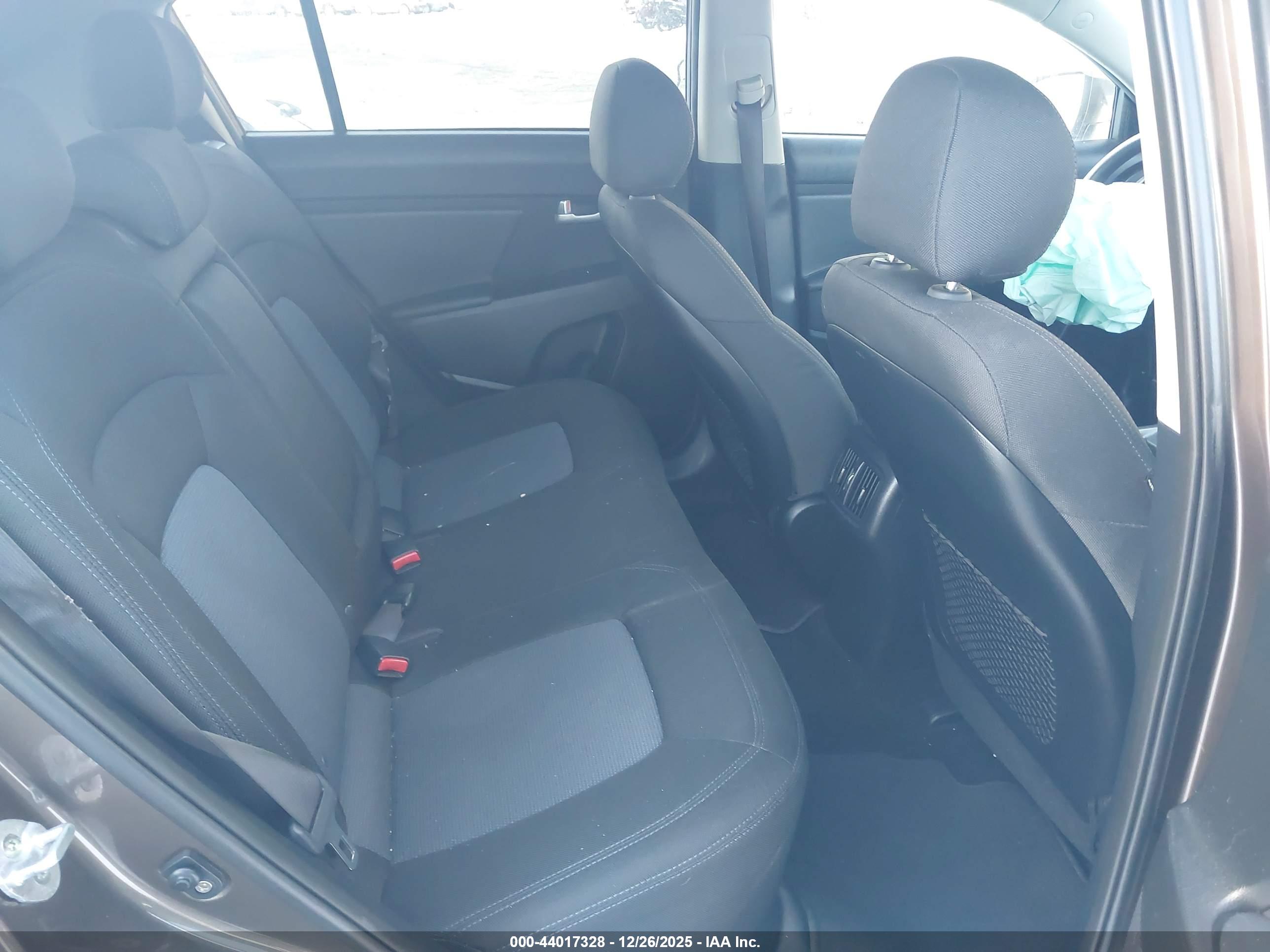KIA SPORTAGE image 8