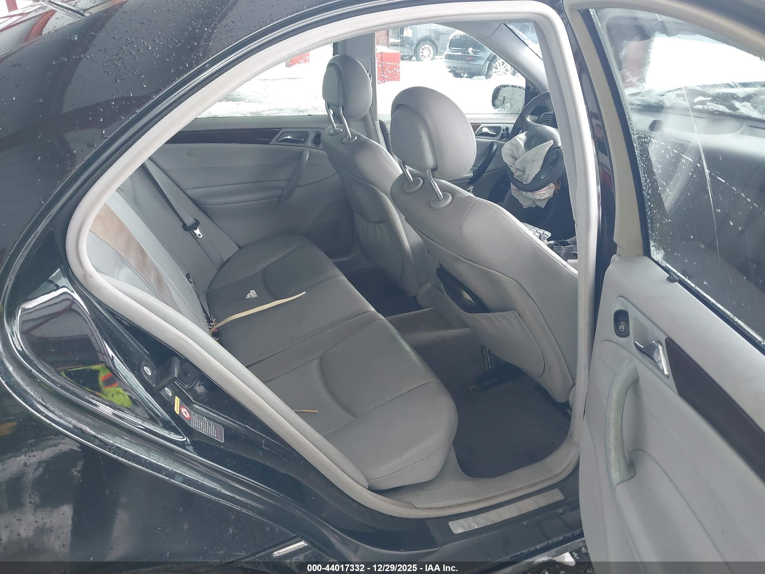 MERCEDES-BENZ C image 8