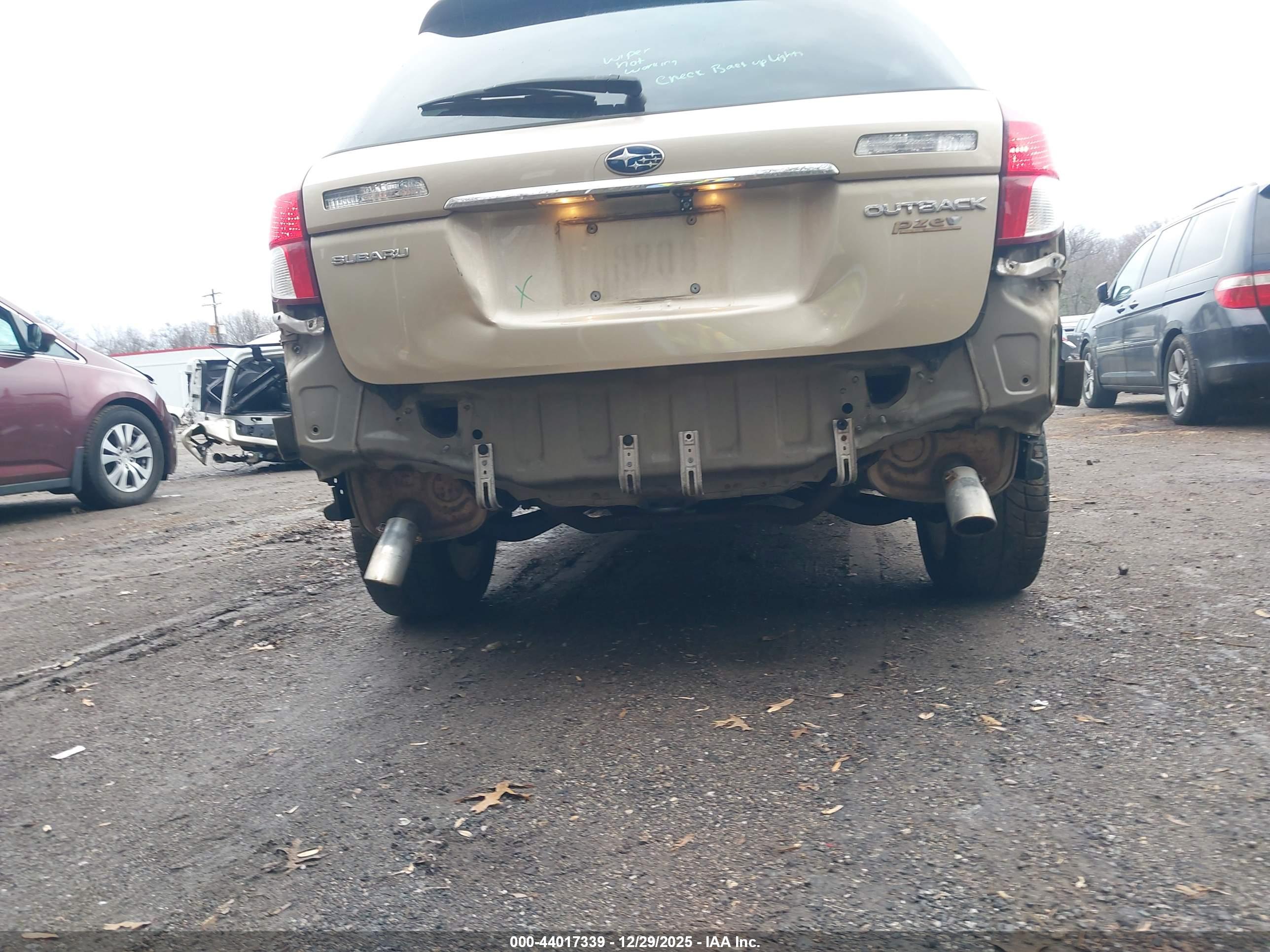 SUBARU OUTBACK image 6
