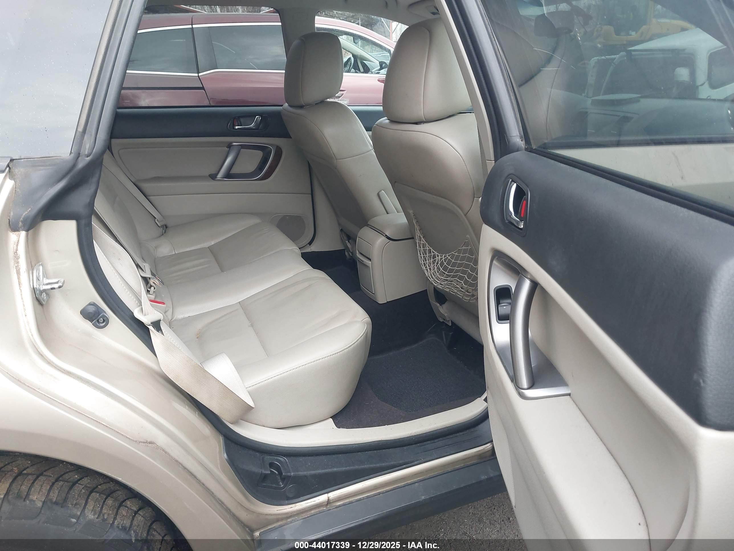 SUBARU OUTBACK image 8