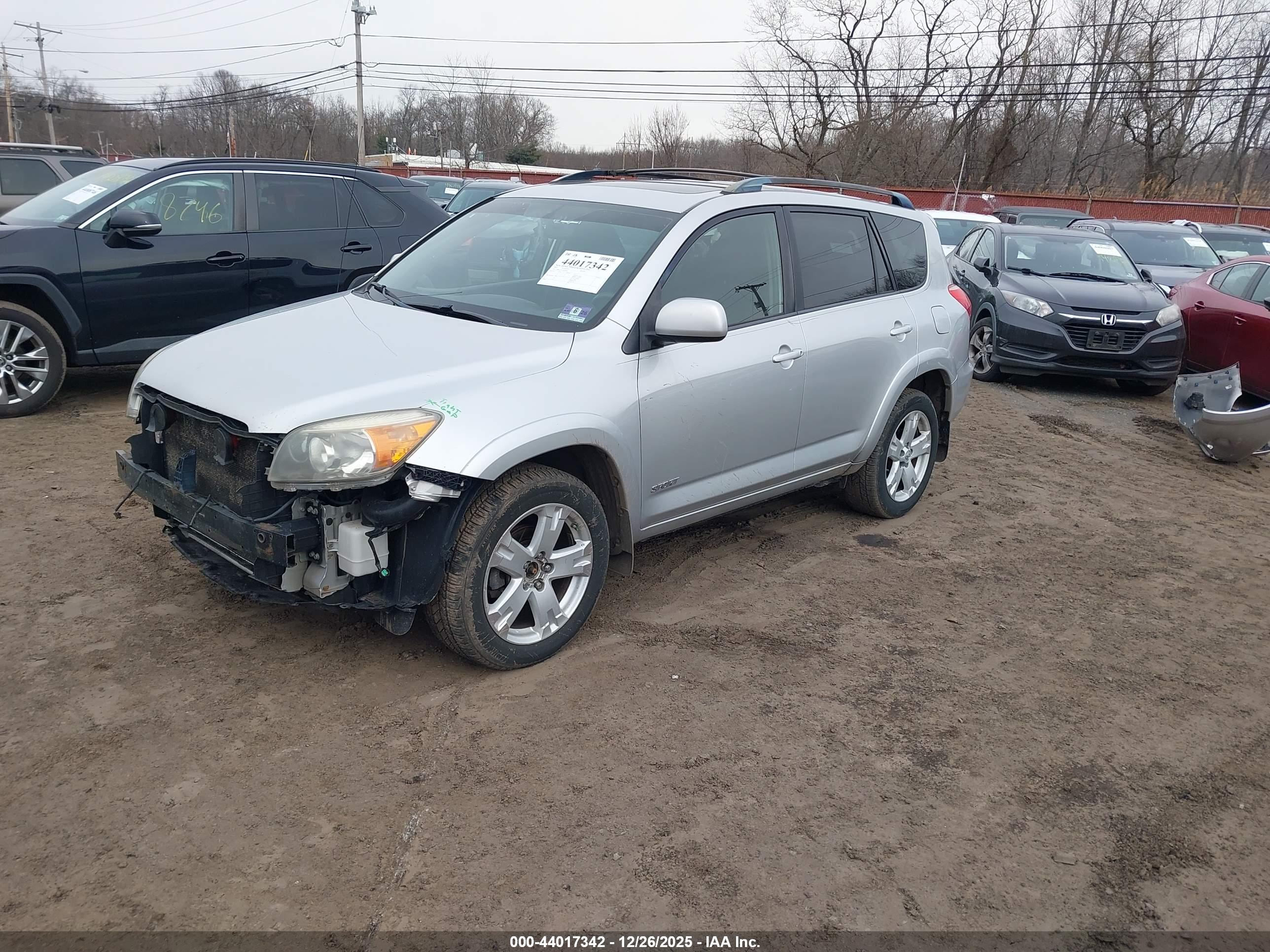 TOYOTA RAV4 image 2