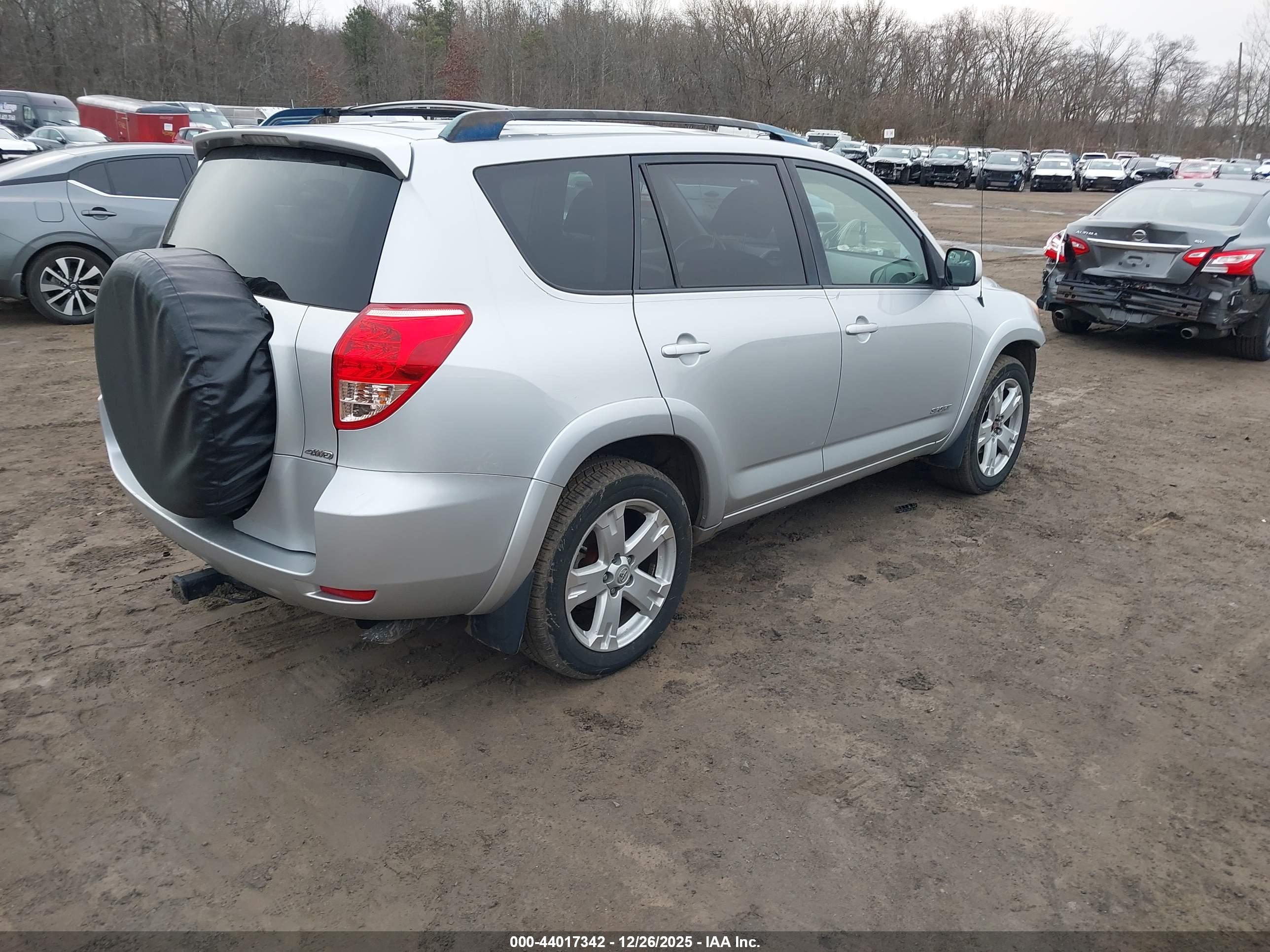 TOYOTA RAV4 image 4