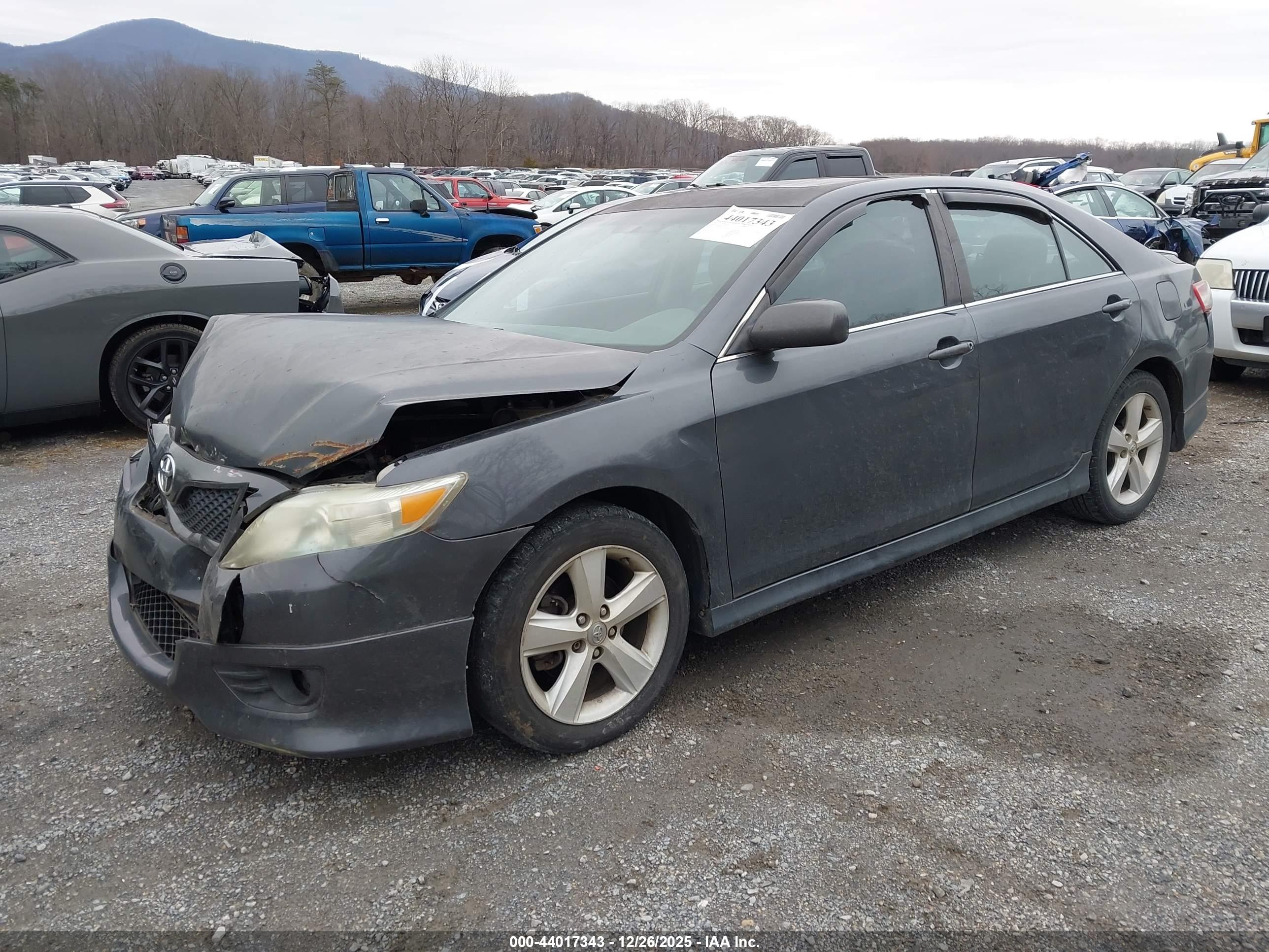 TOYOTA CAMRY image 2