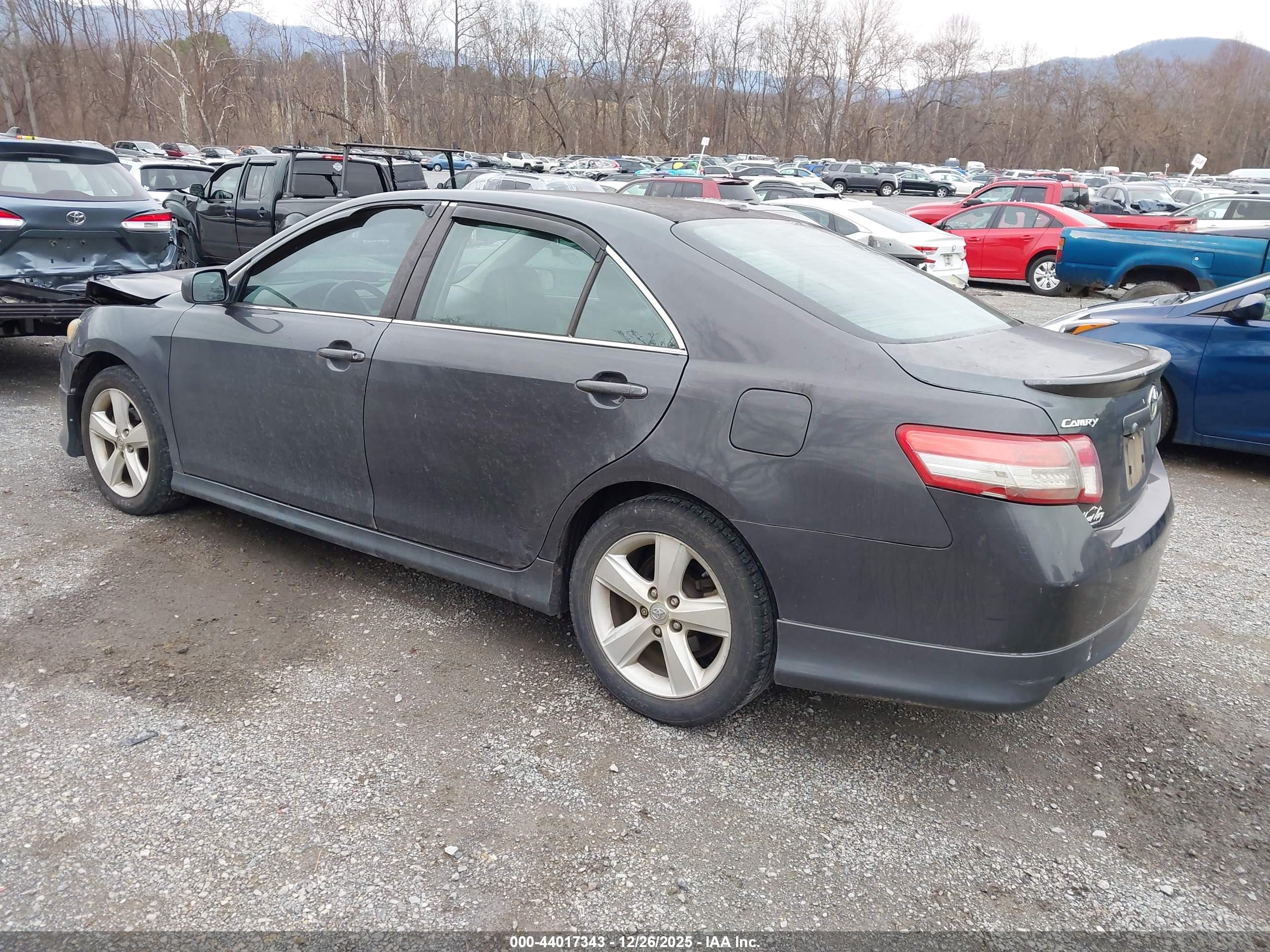 TOYOTA CAMRY image 3