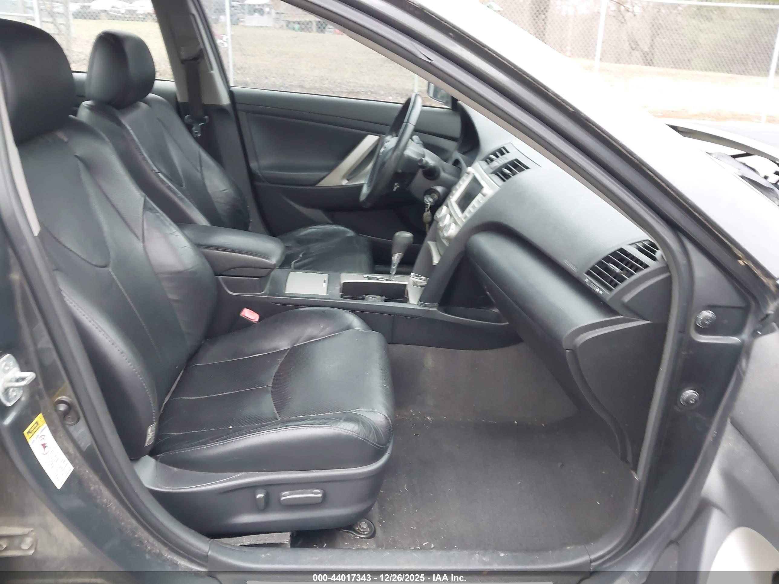 TOYOTA CAMRY image 5