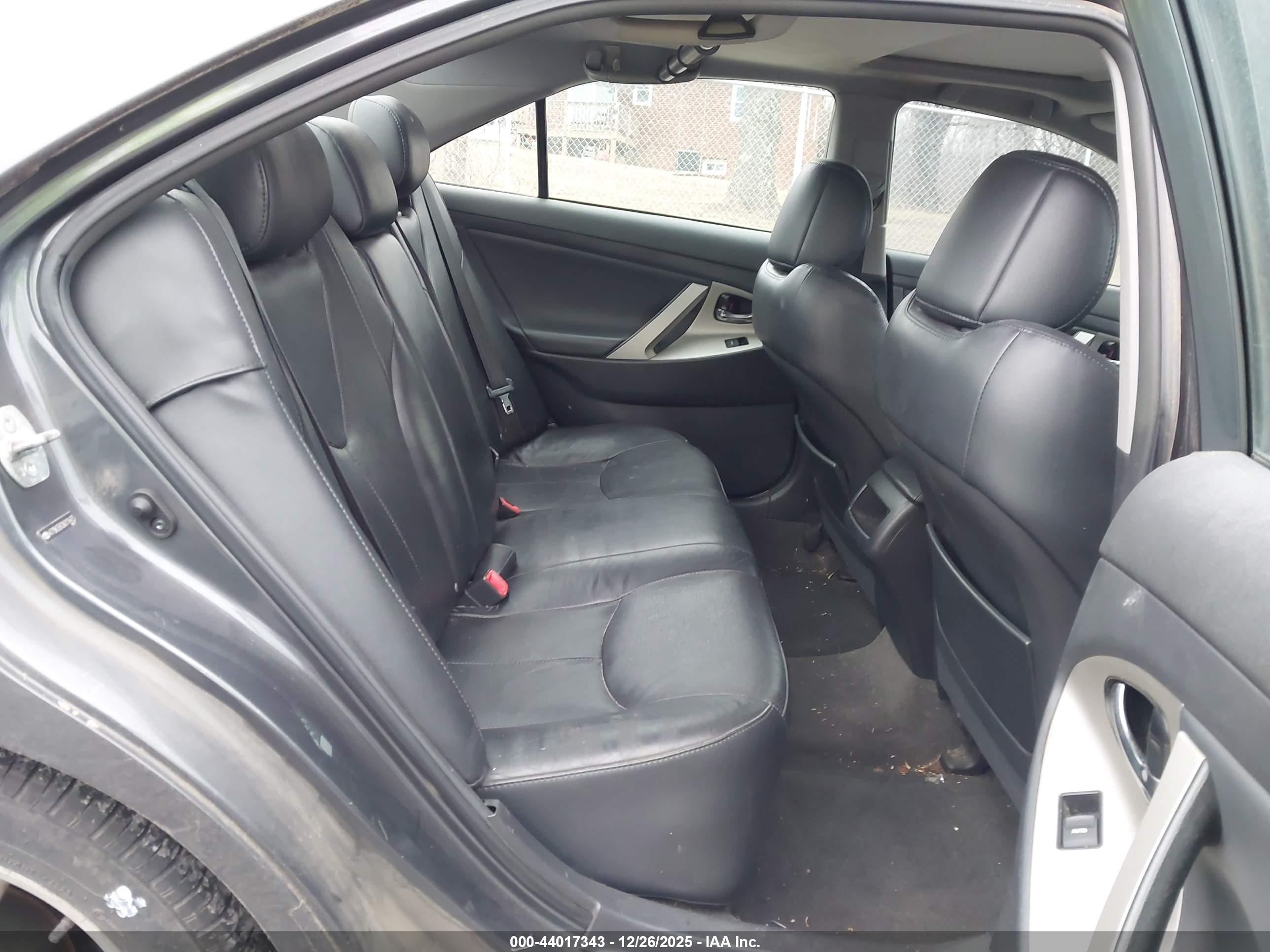TOYOTA CAMRY image 8