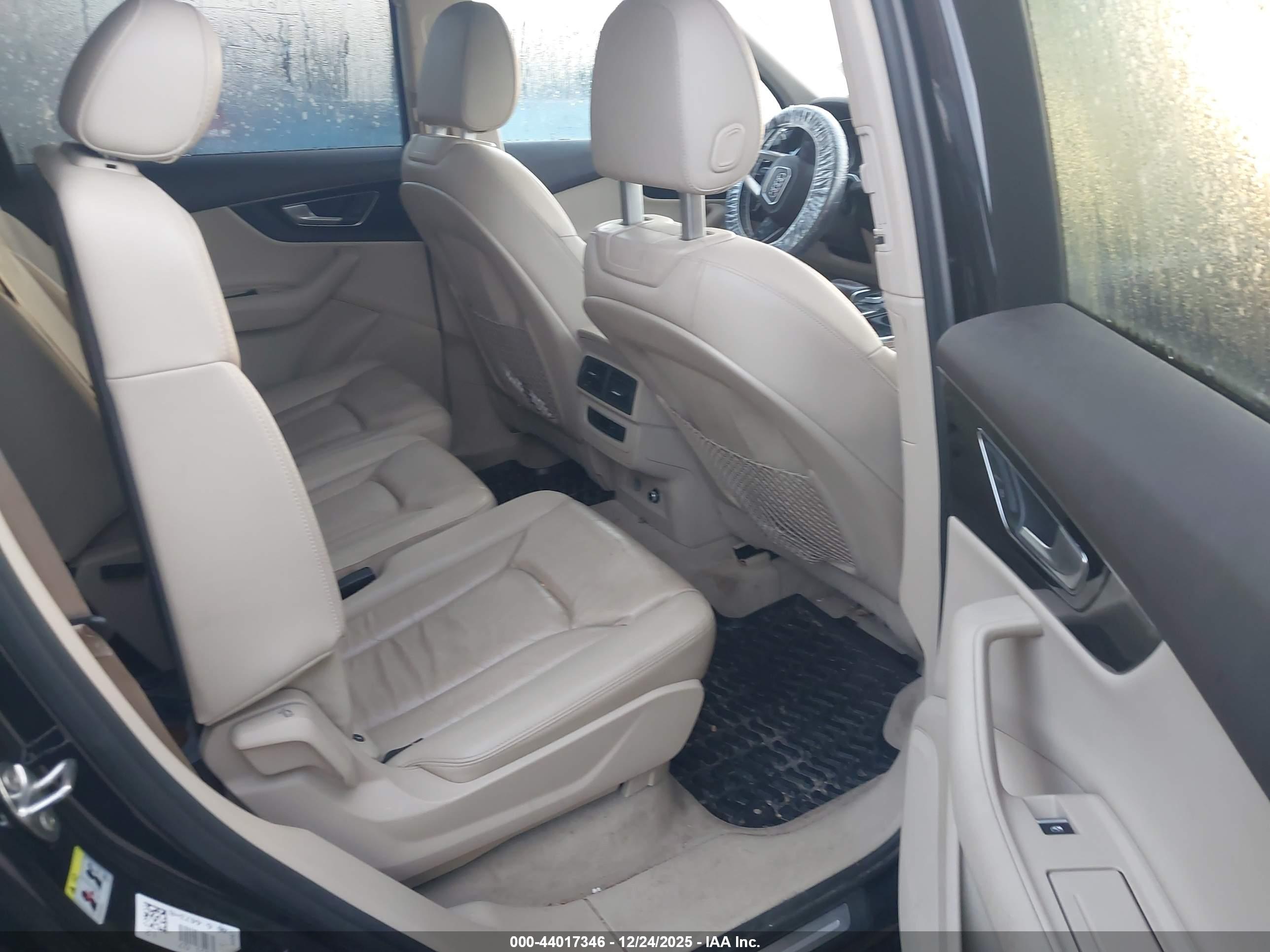 AUDI Q7 image 8