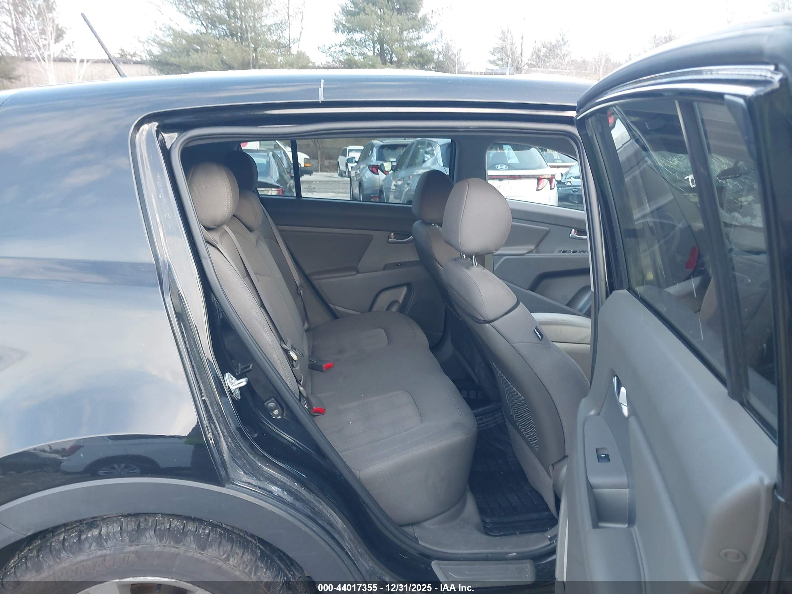 KIA SPORTAGE image 8