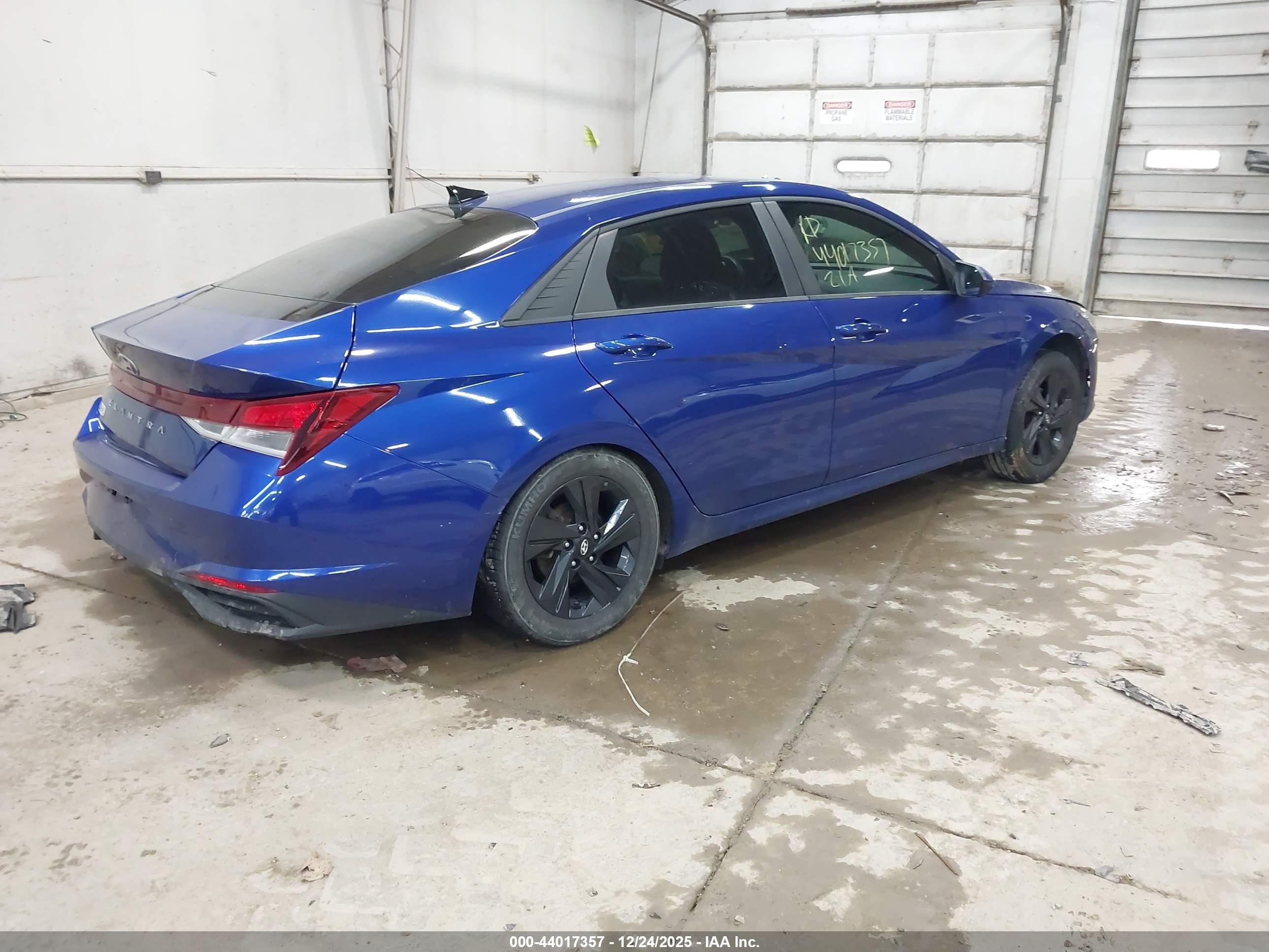 HYUNDAI ELANTRA image 4