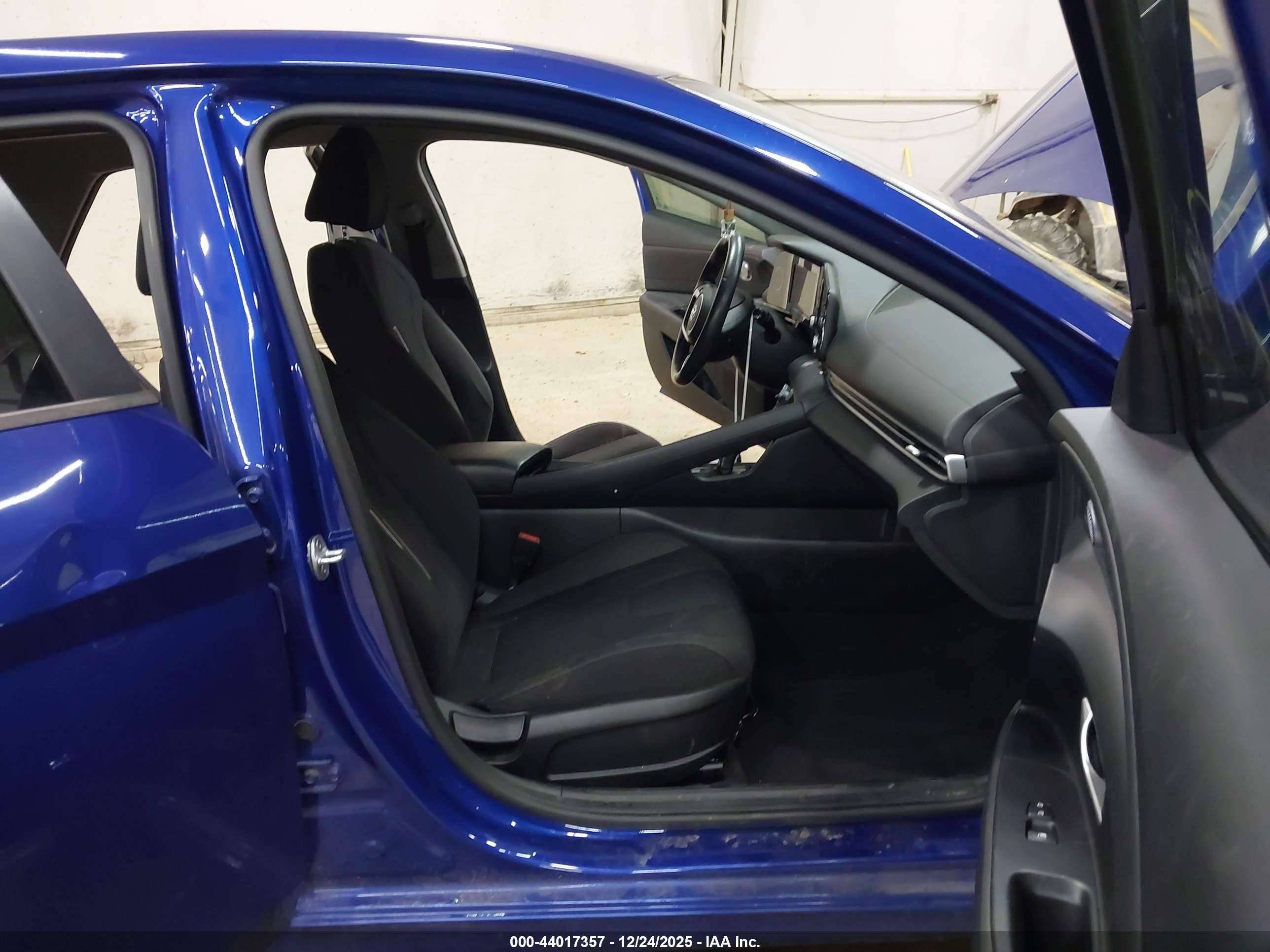 HYUNDAI ELANTRA image 5