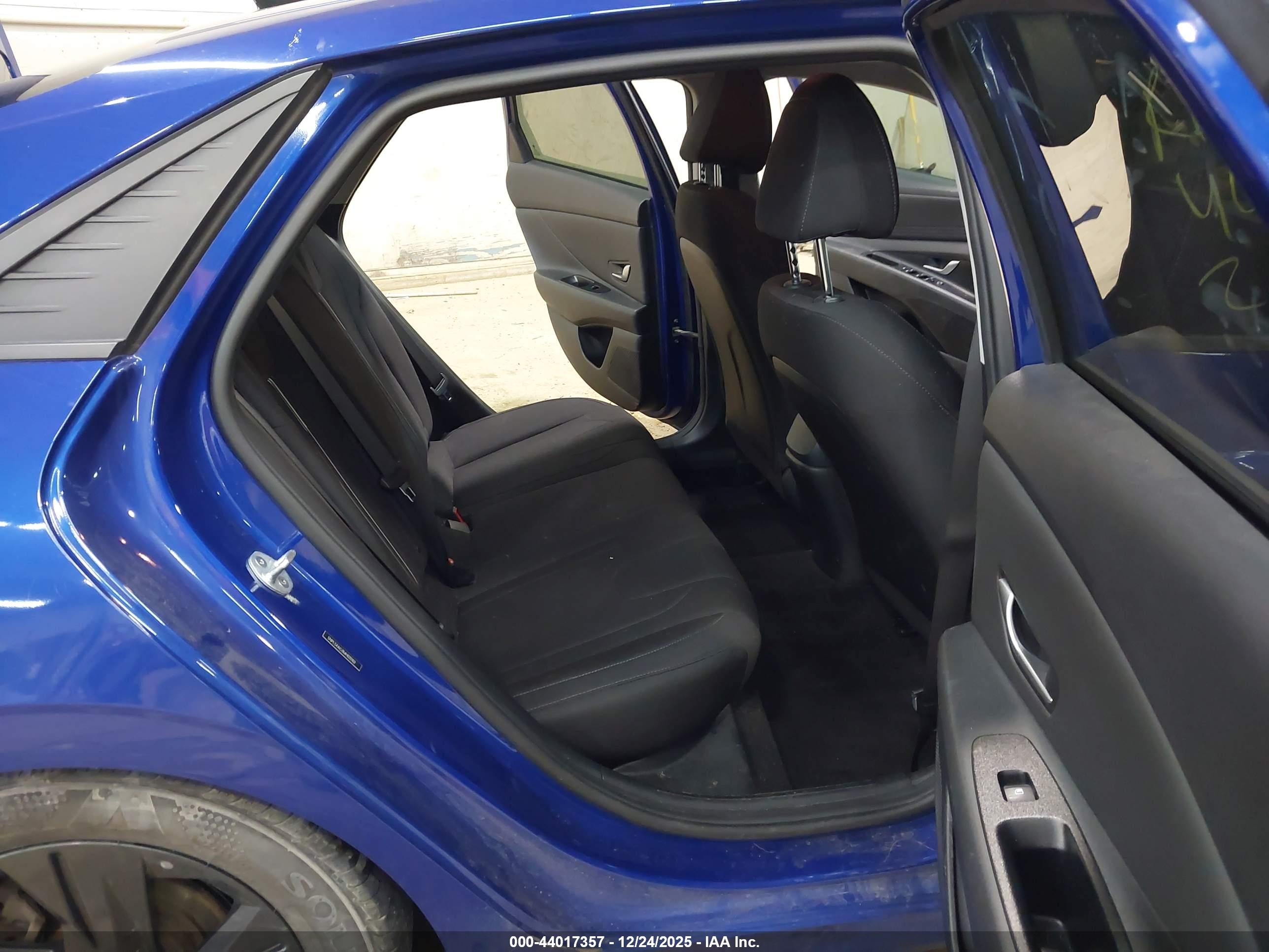 HYUNDAI ELANTRA image 8