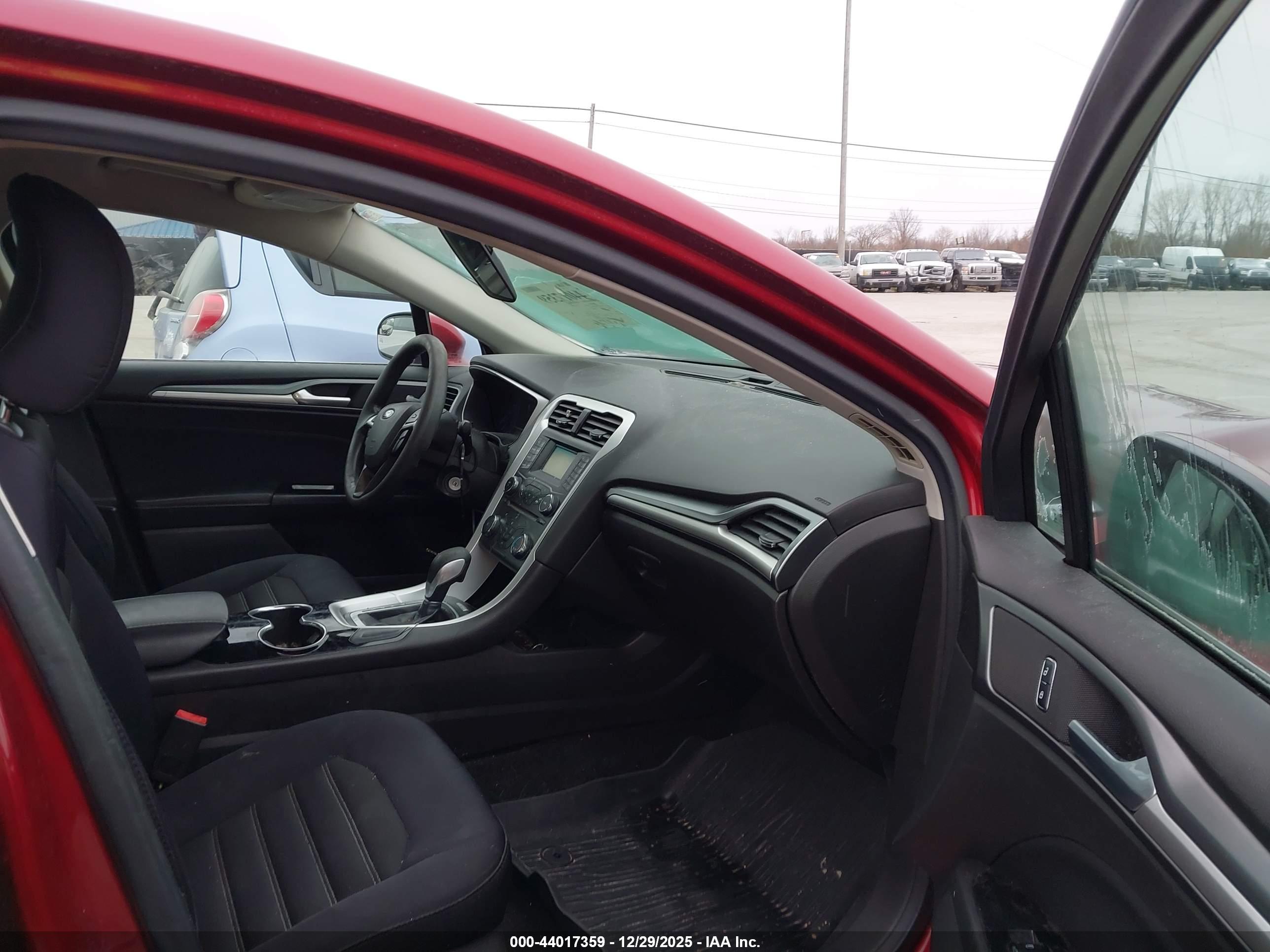 FORD FUSION image 5