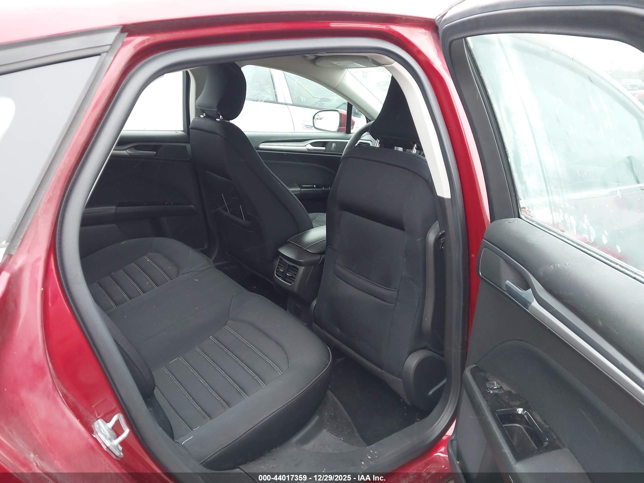 FORD FUSION image 8