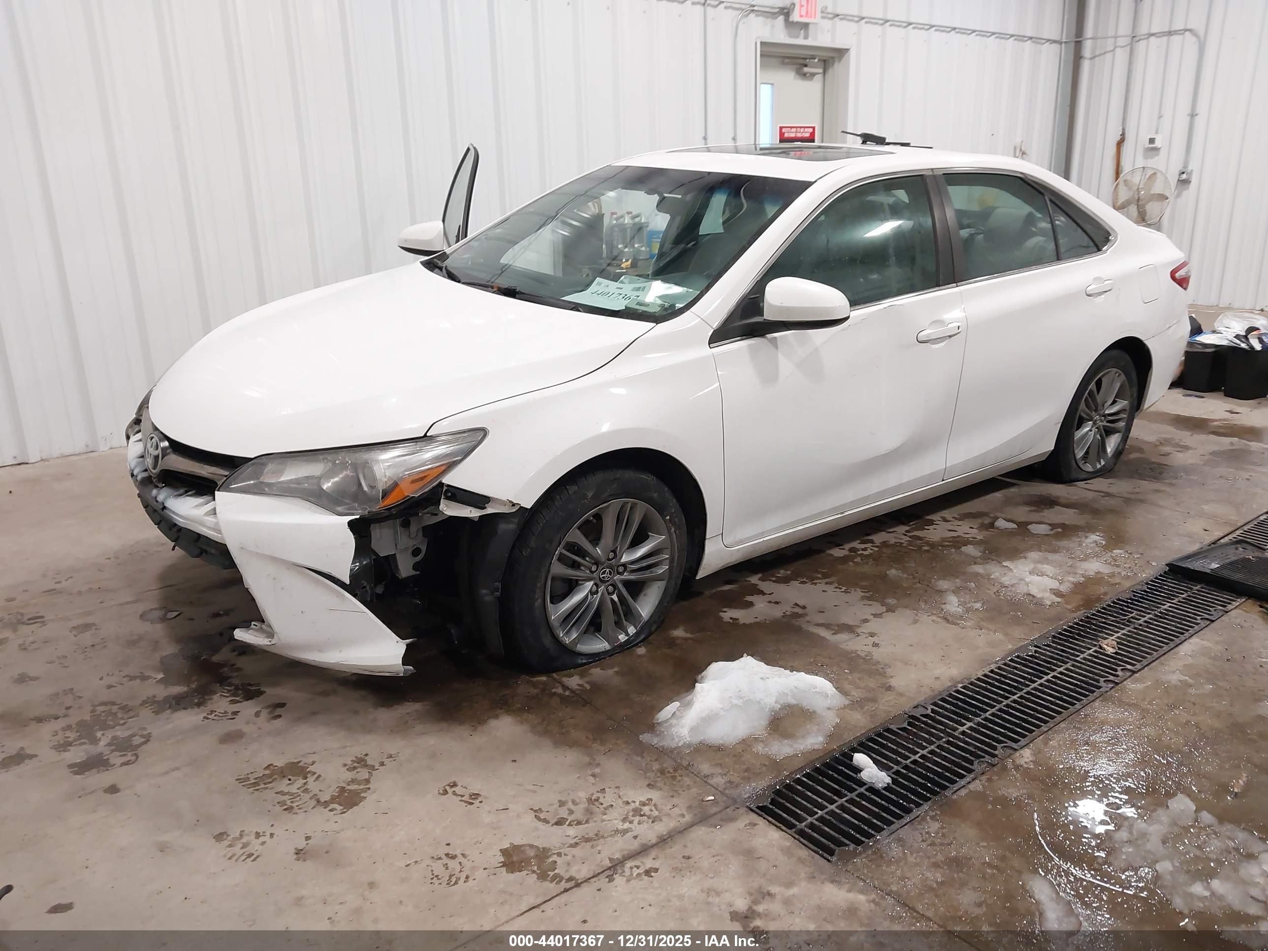 TOYOTA CAMRY image 2