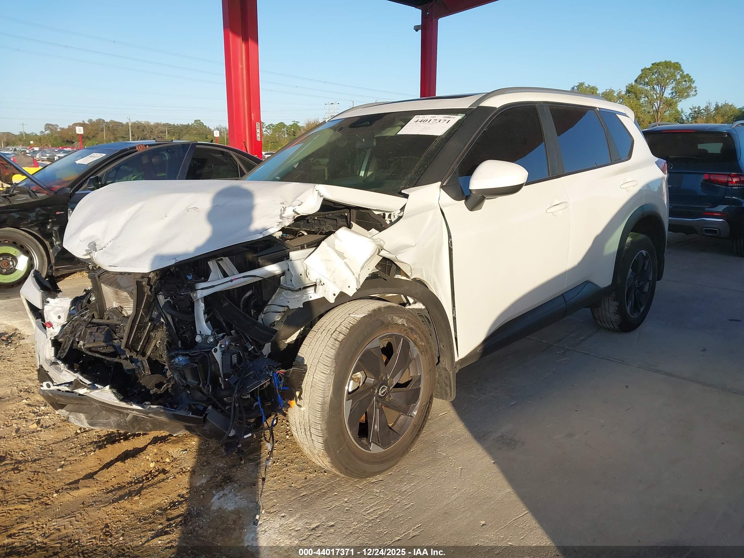 NISSAN ROGUE image 2