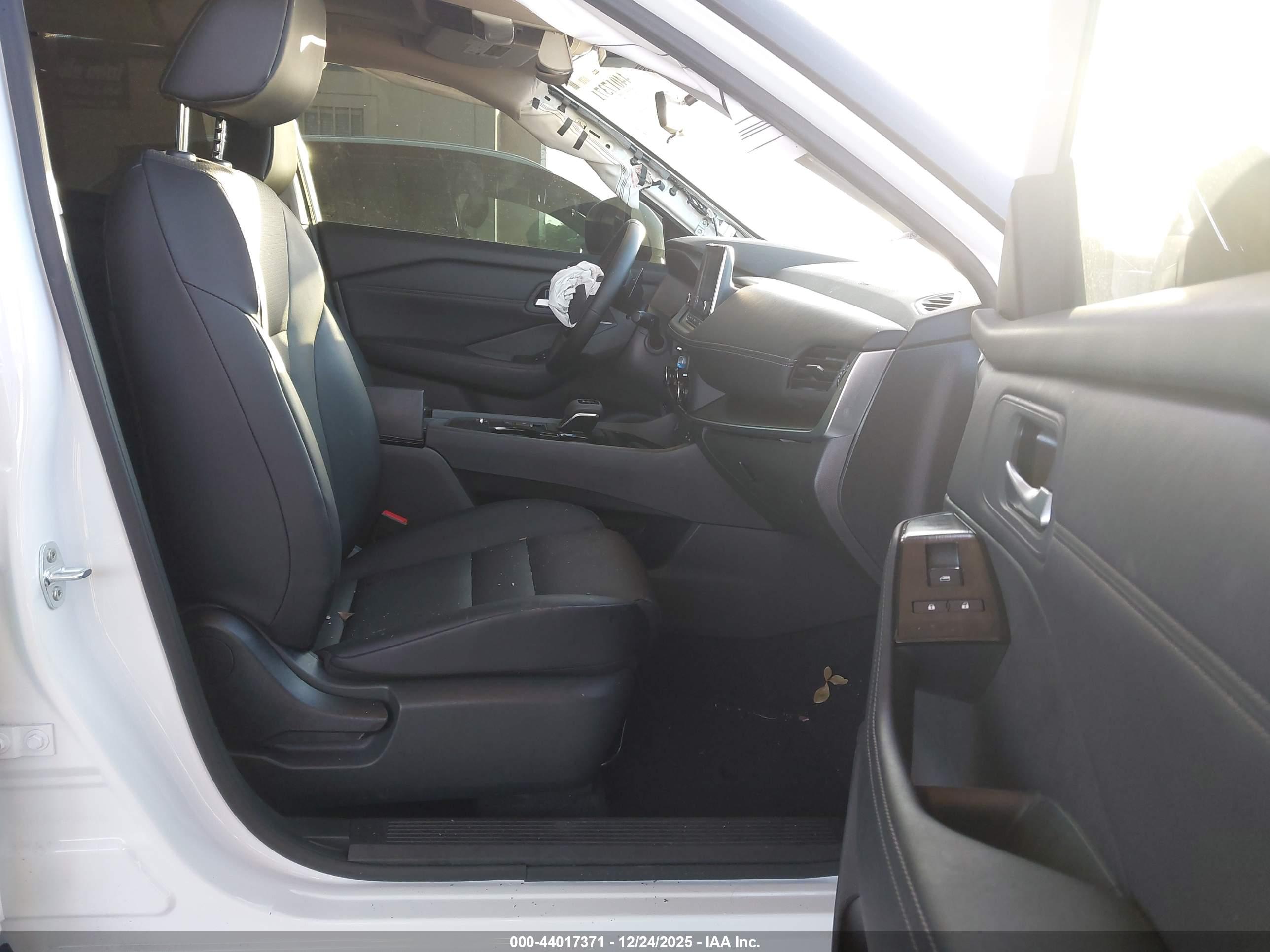 NISSAN ROGUE image 5