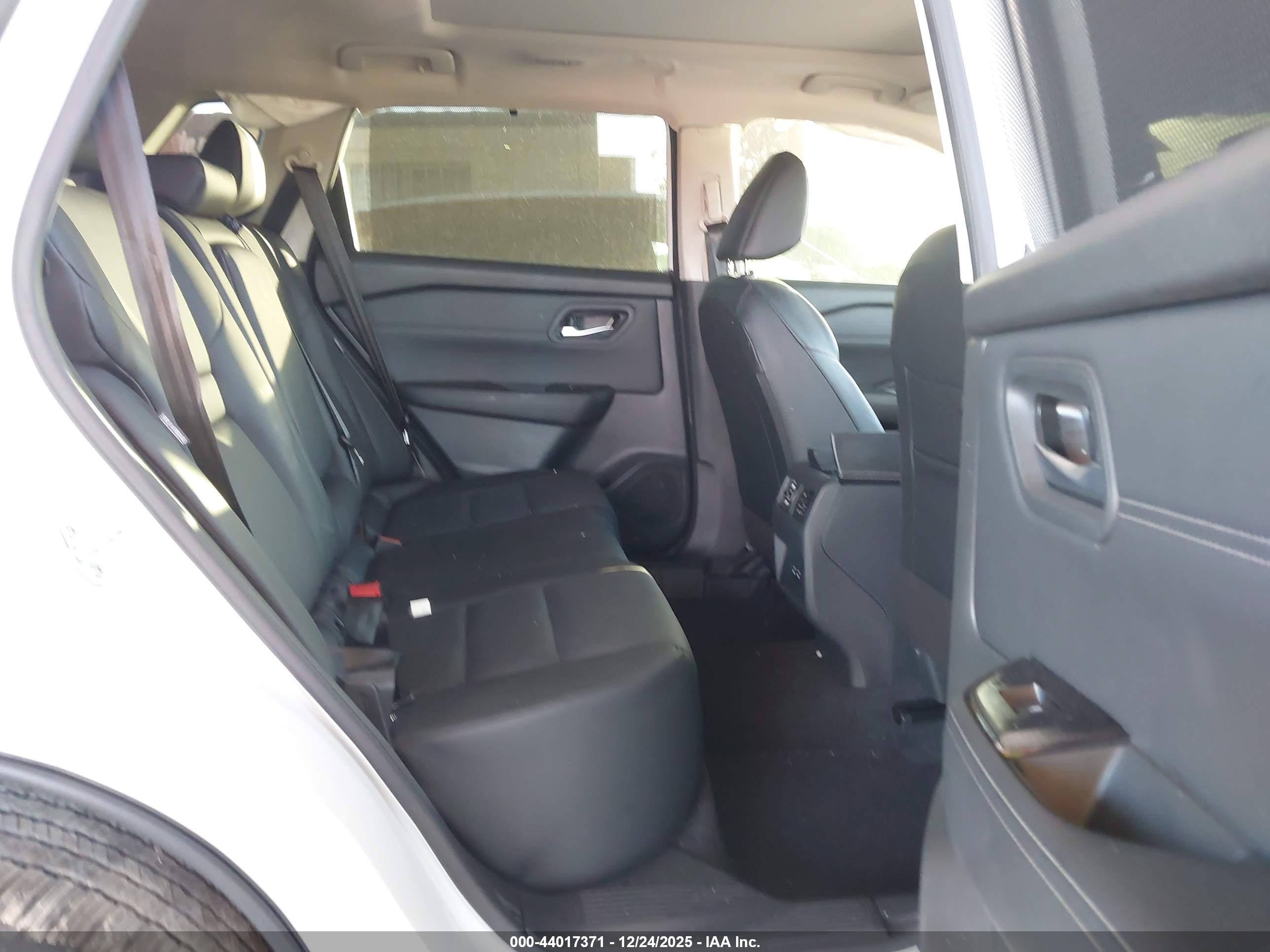 NISSAN ROGUE image 8