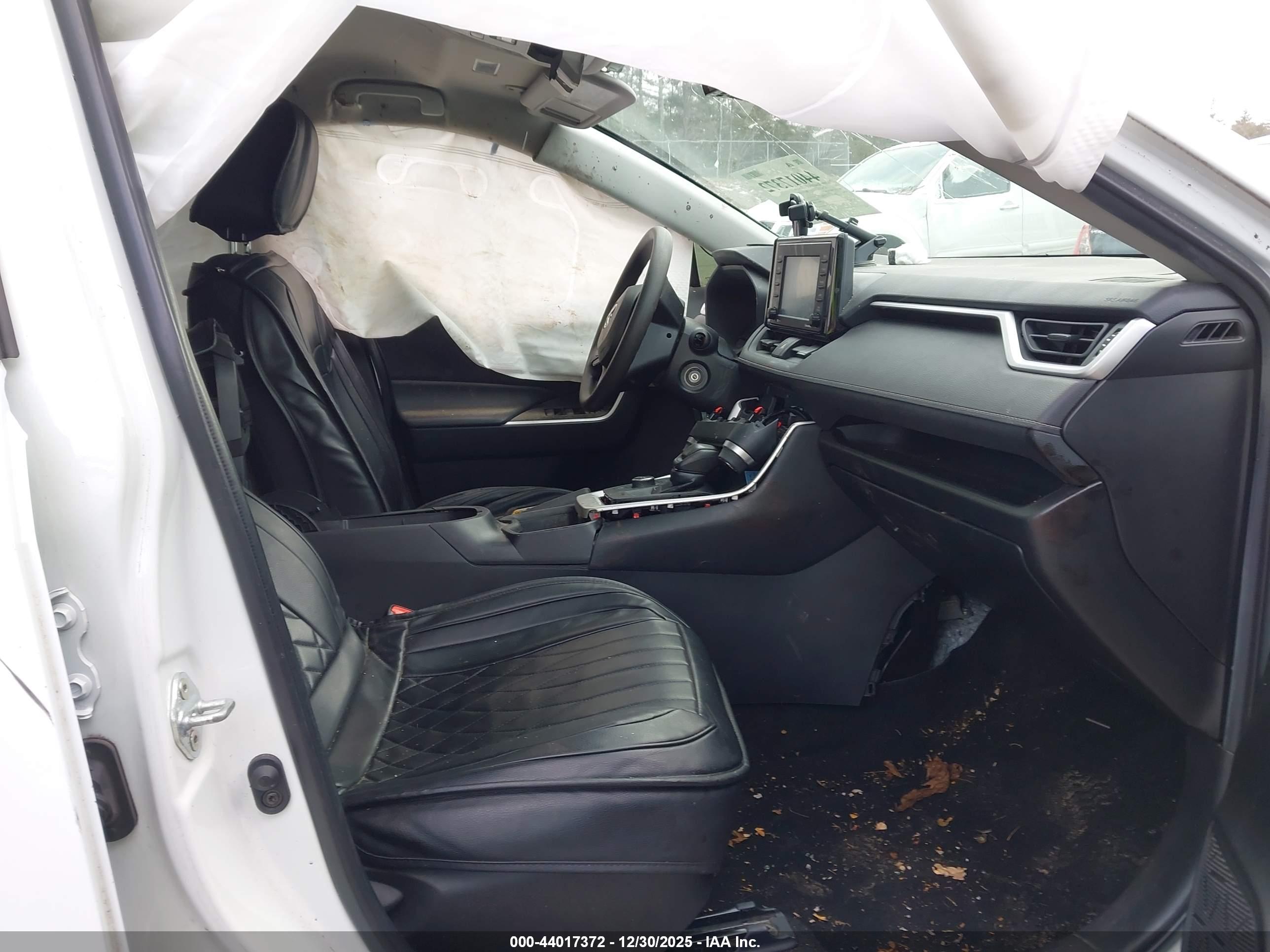 TOYOTA RAV4 image 5