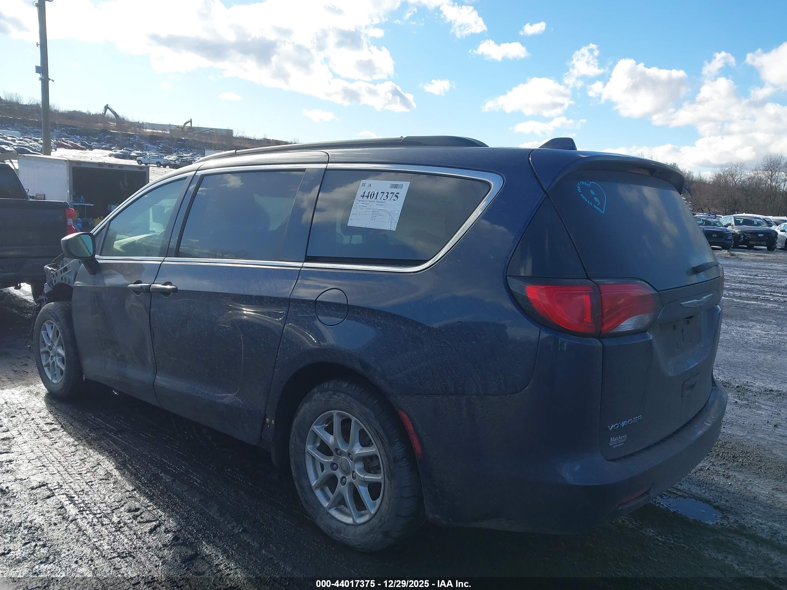 CHRYSLER VOYAGER image 3