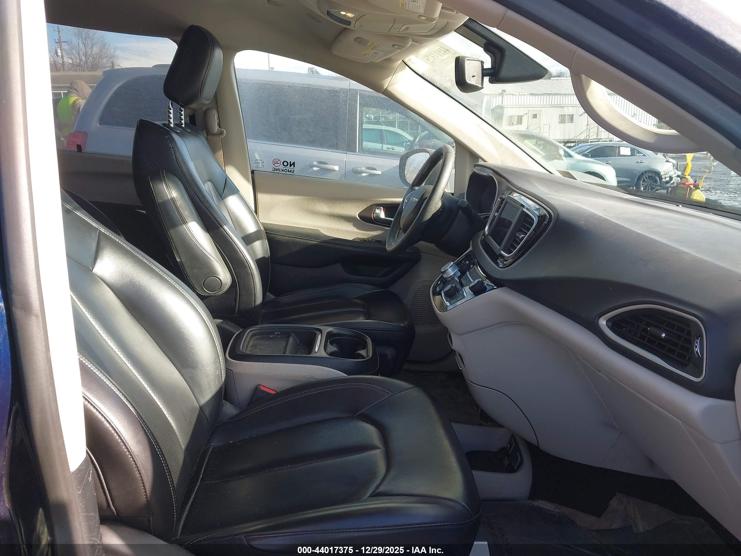 CHRYSLER VOYAGER image 5