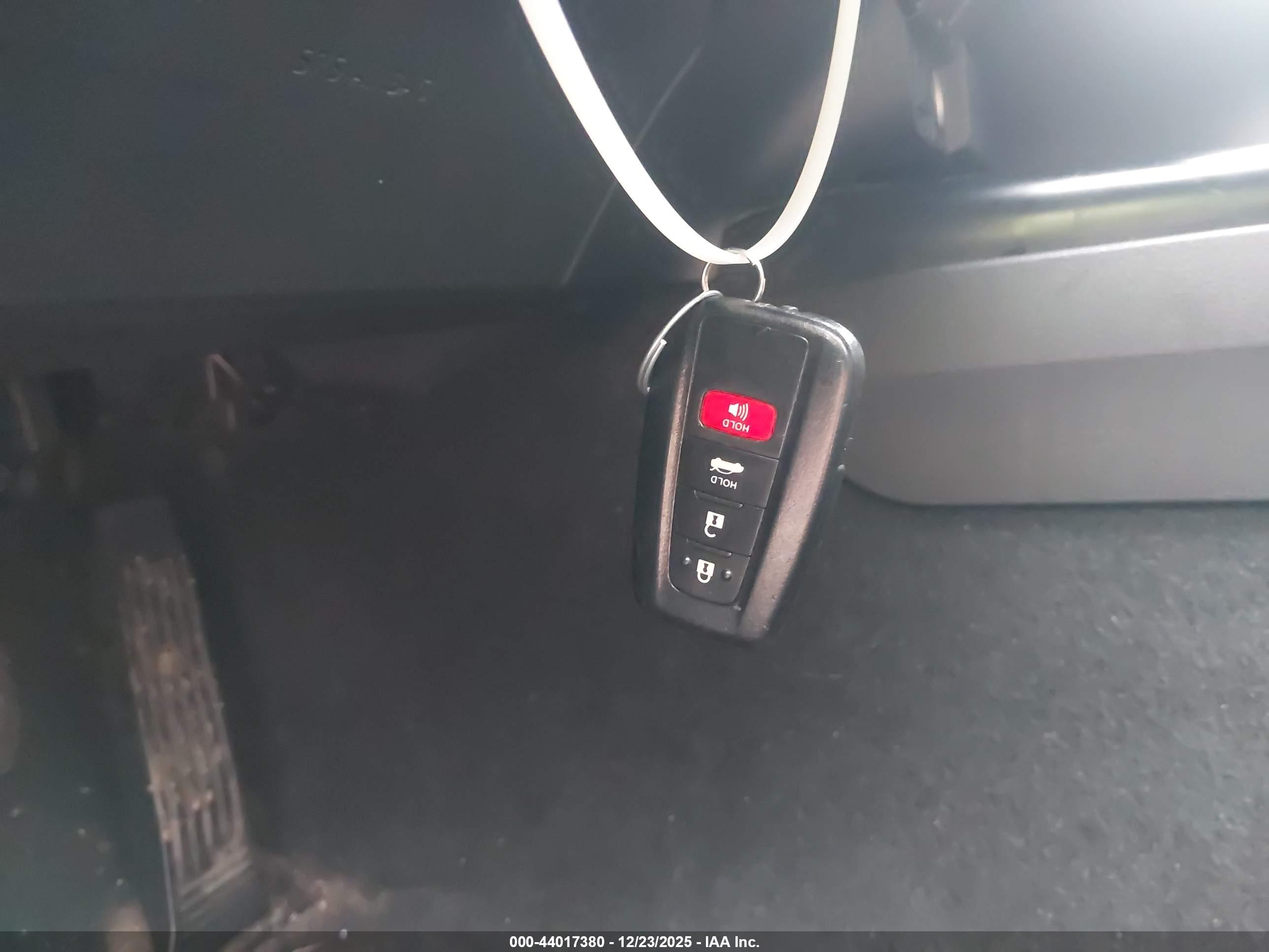 TOYOTA CAMRY image 11