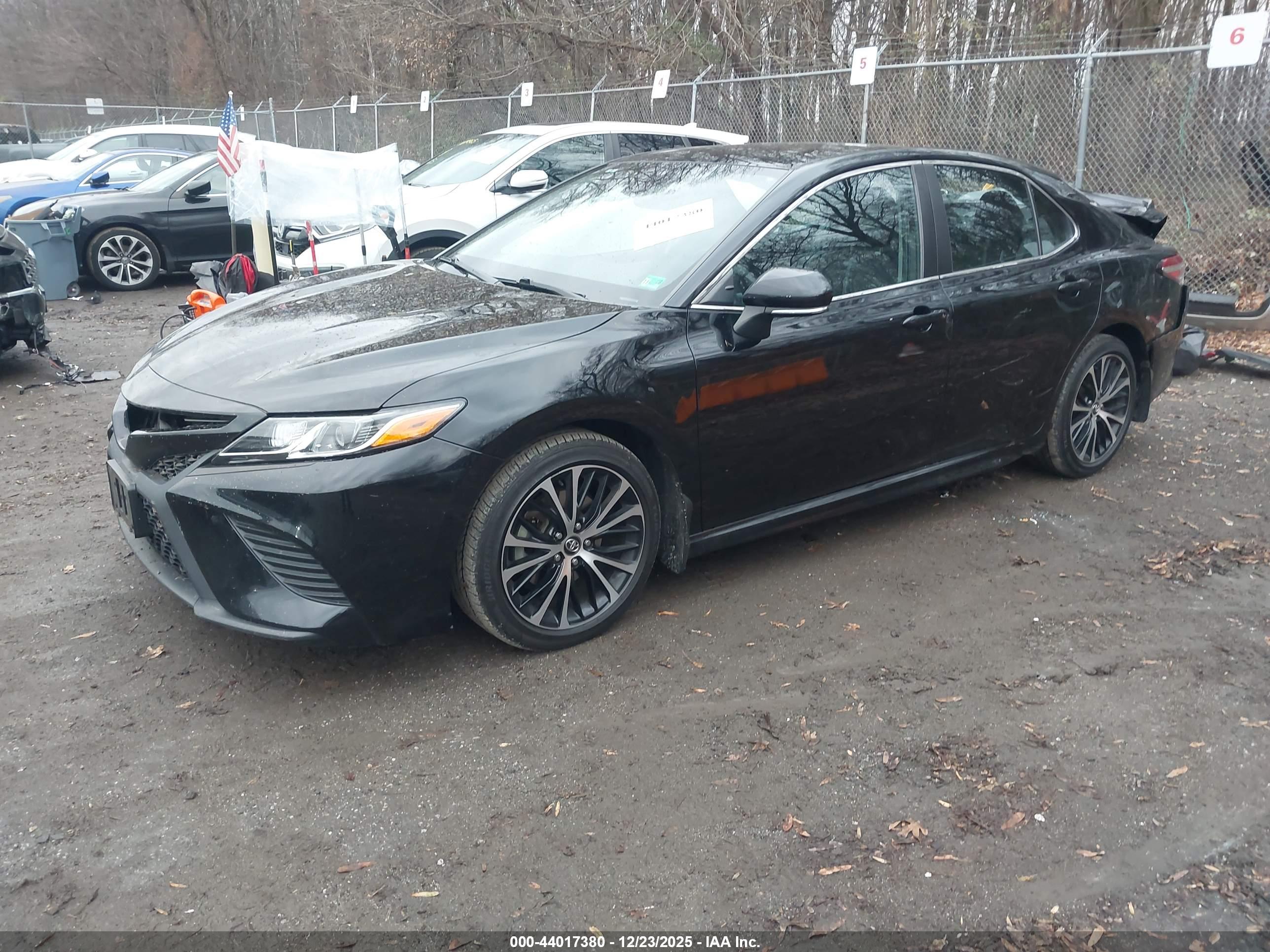 TOYOTA CAMRY image 2