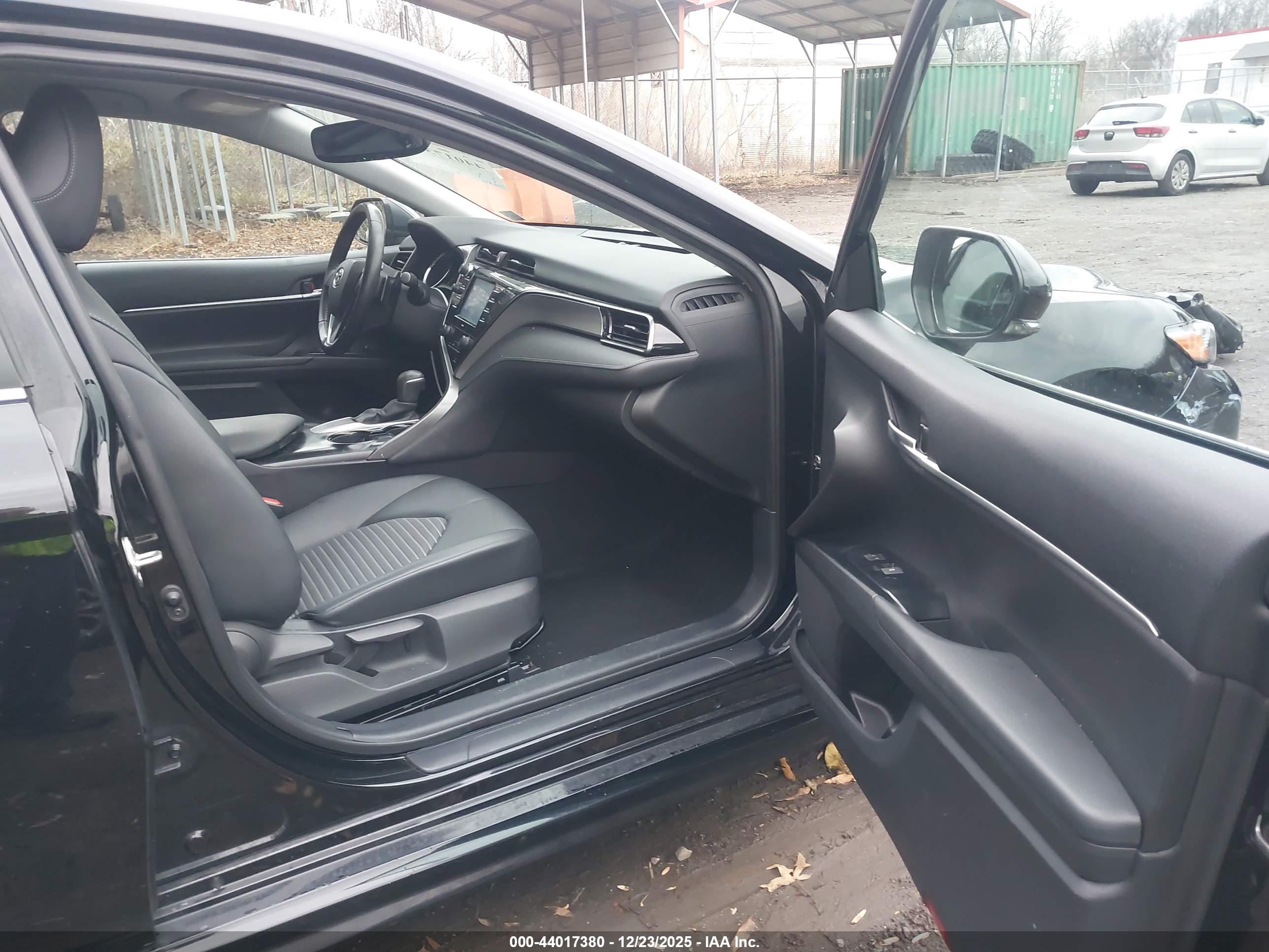 TOYOTA CAMRY image 5