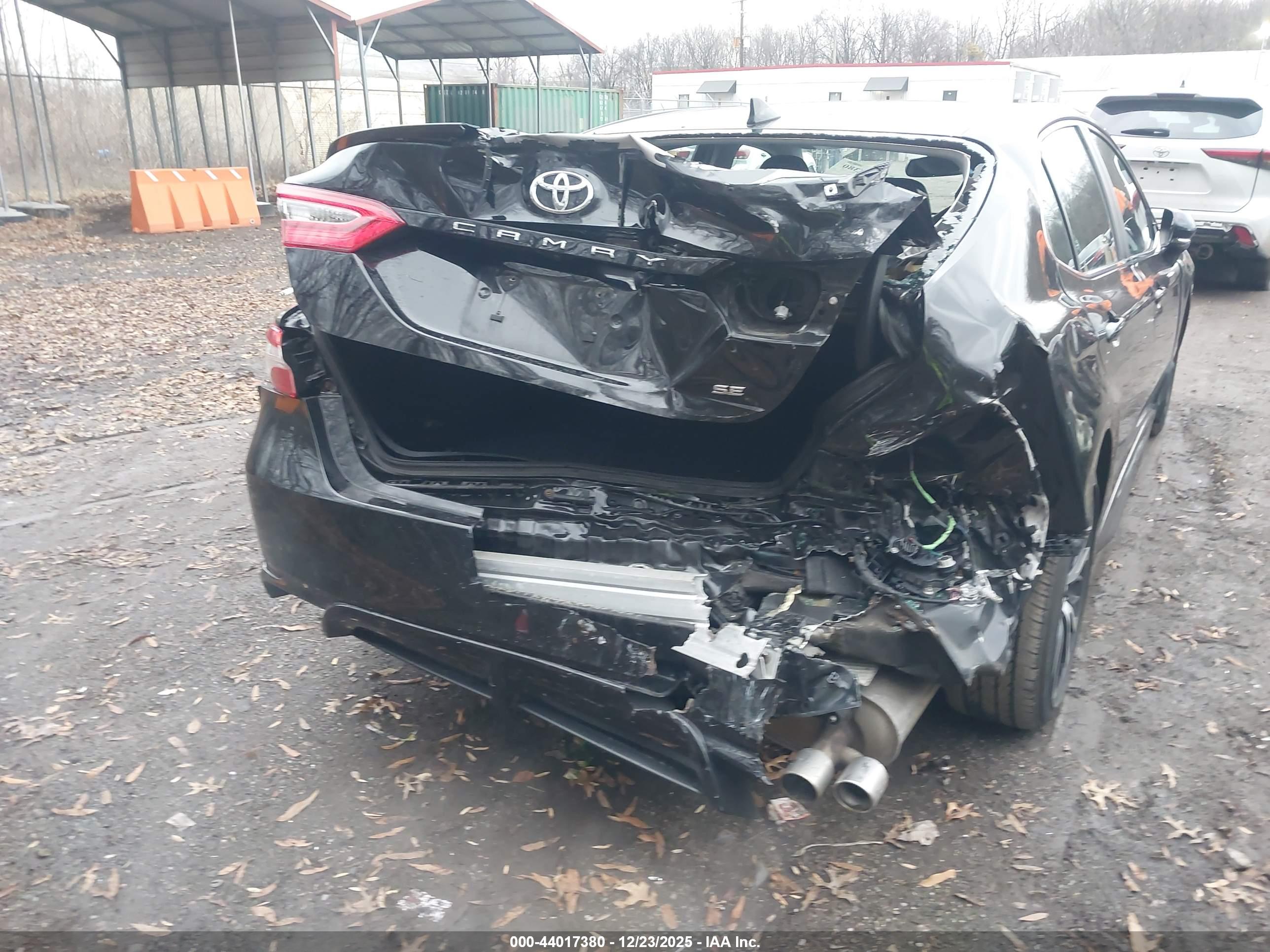 TOYOTA CAMRY image 6