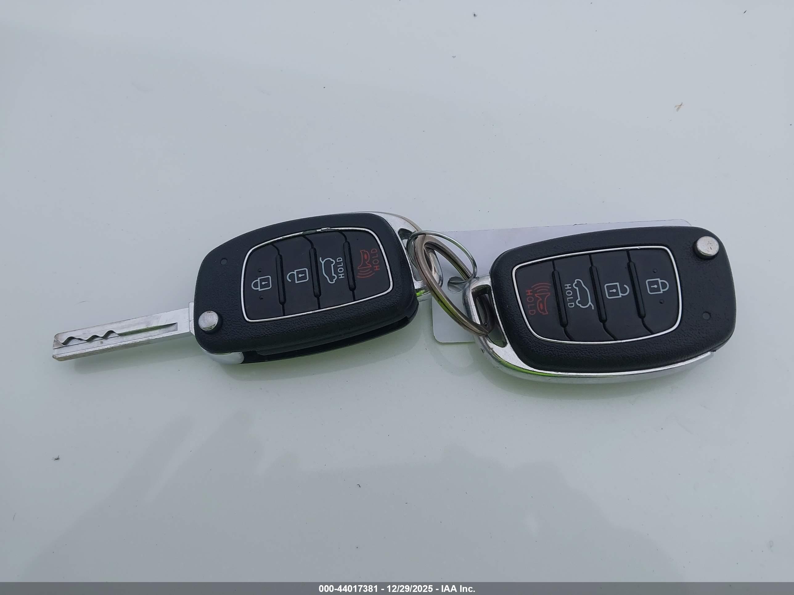 HYUNDAI SANTA image 11