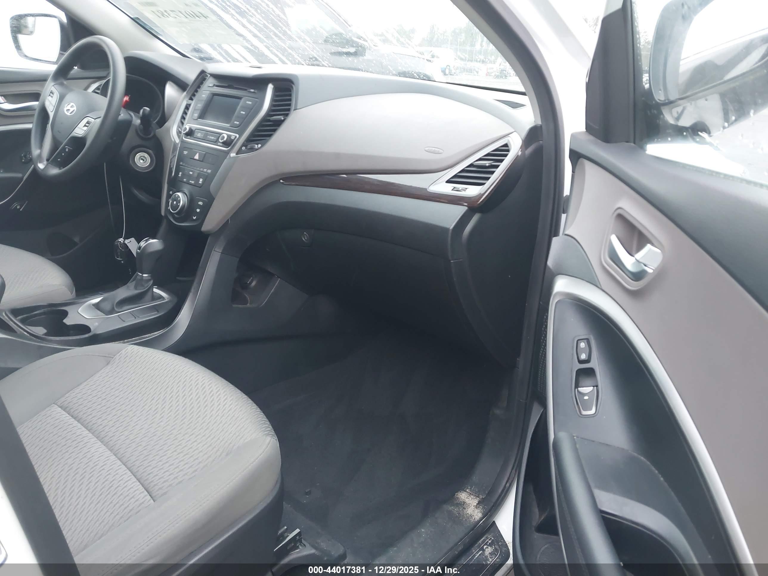 HYUNDAI SANTA image 5